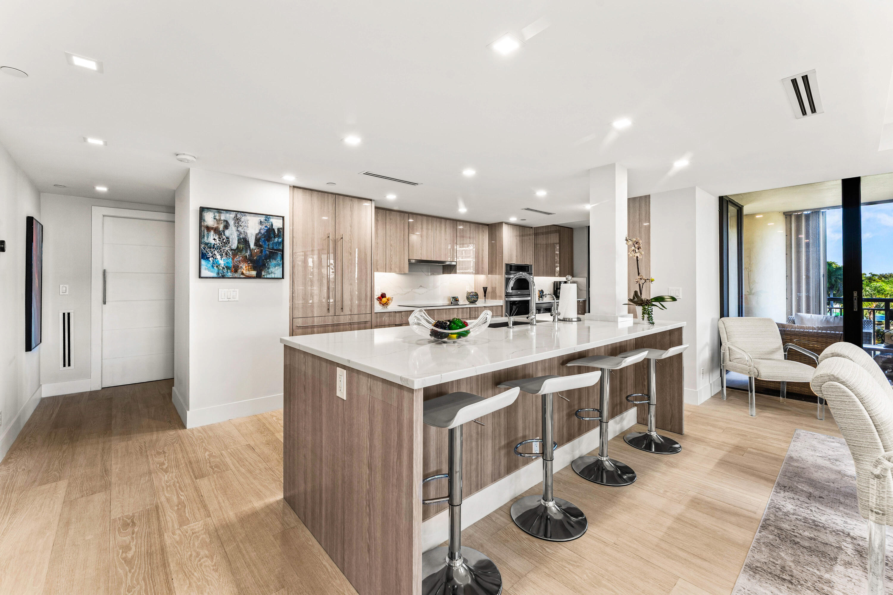 2427 Presidential Way 404