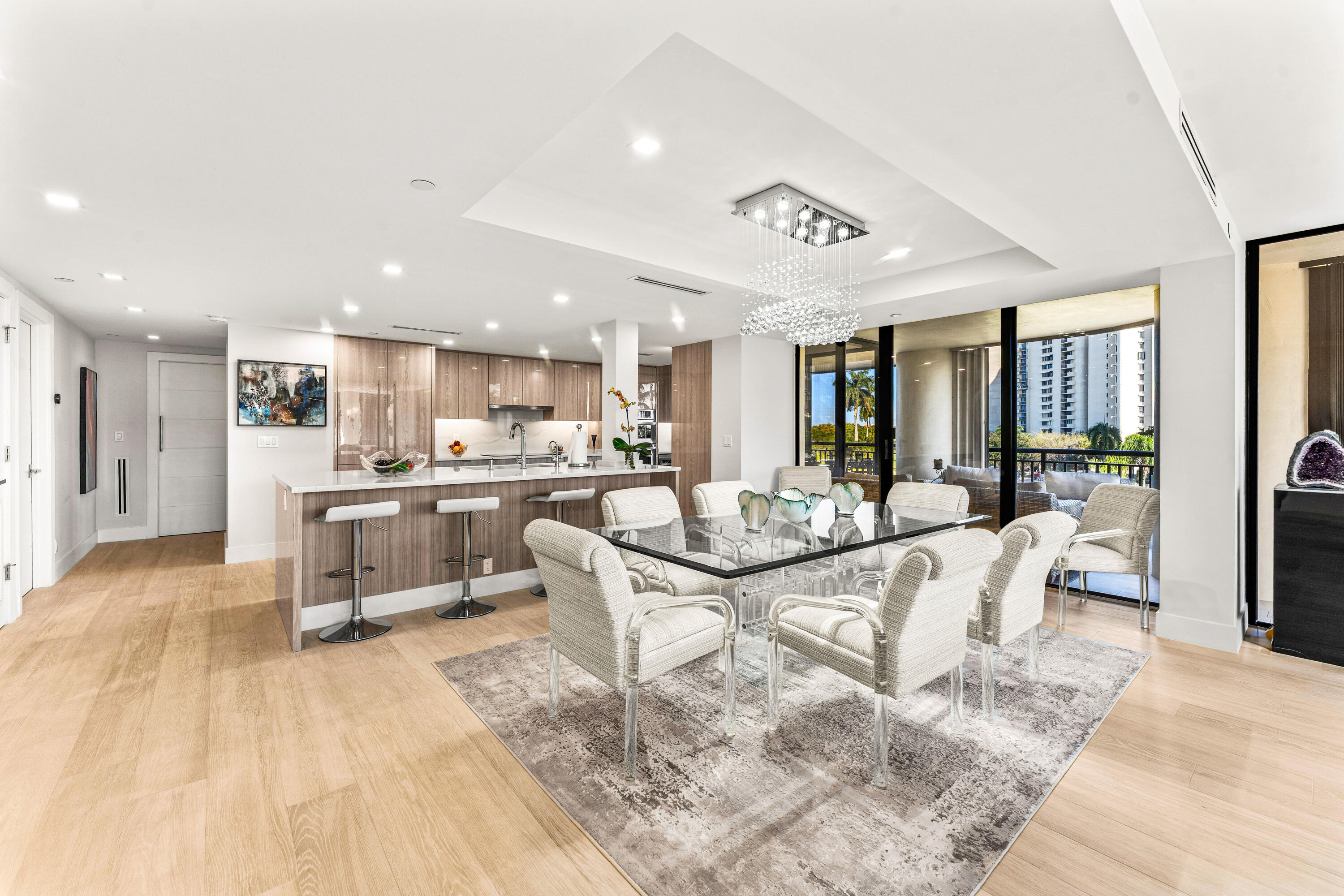 2427 Presidential Way 404