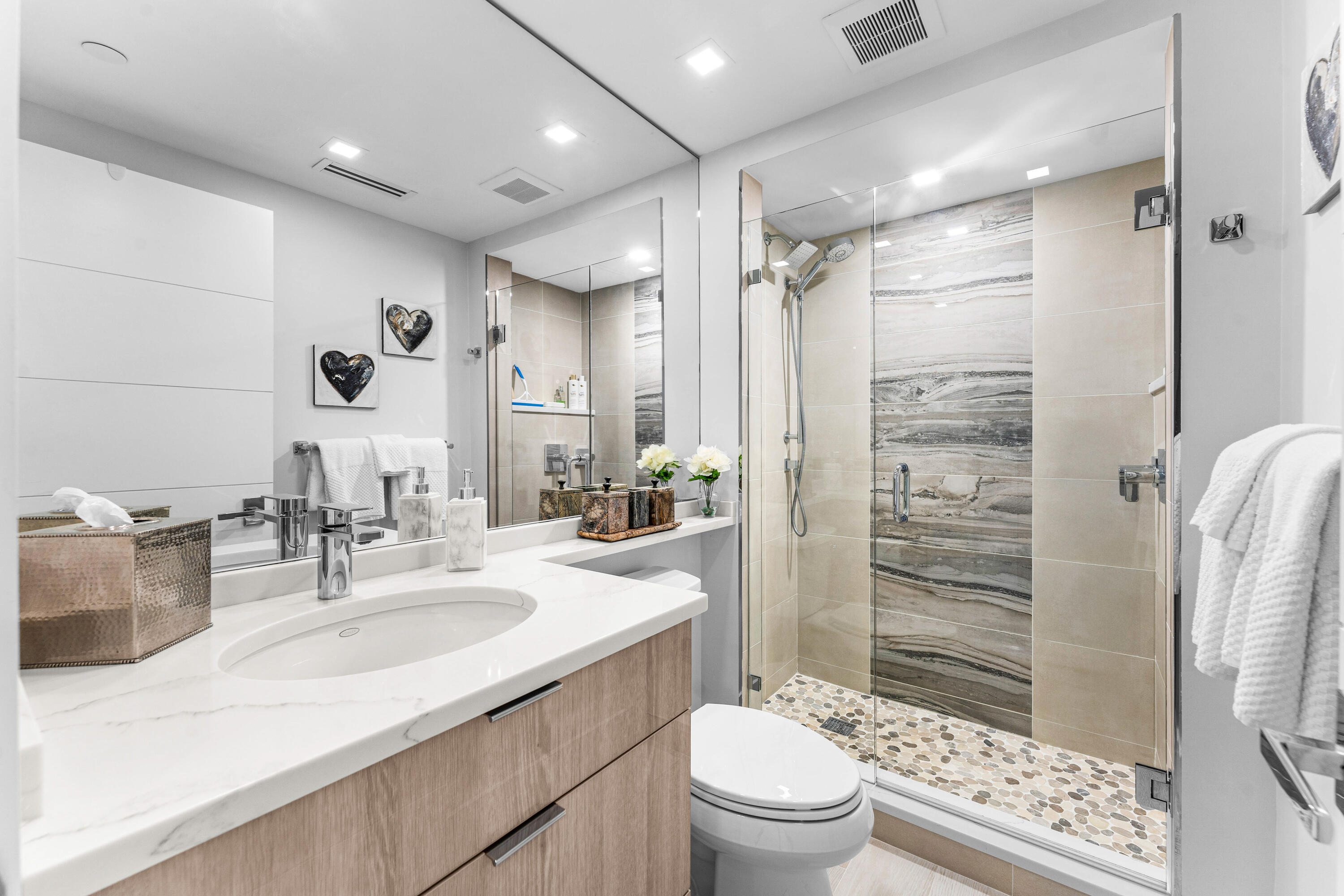 2427 Presidential Way 404