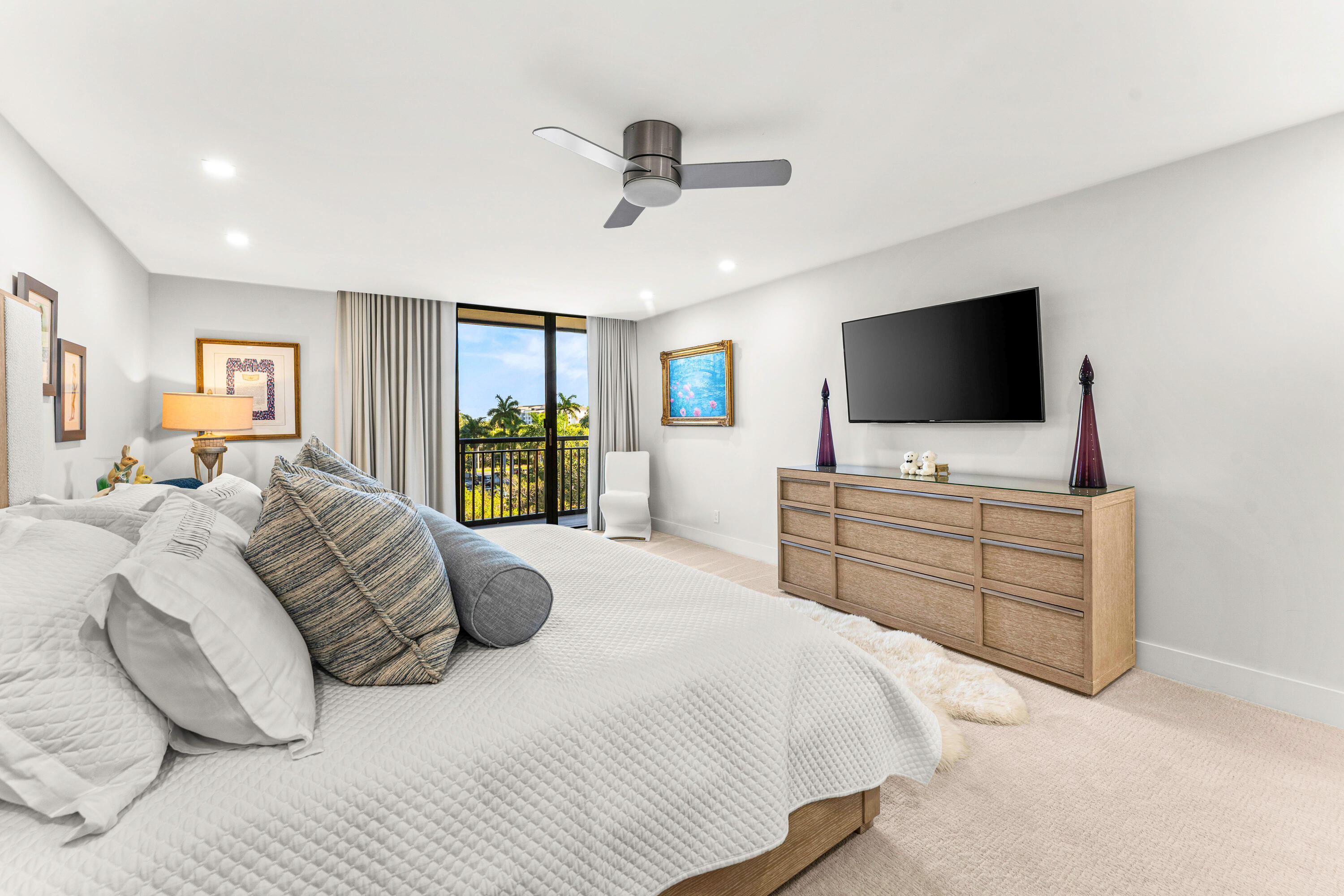 2427 Presidential Way 404