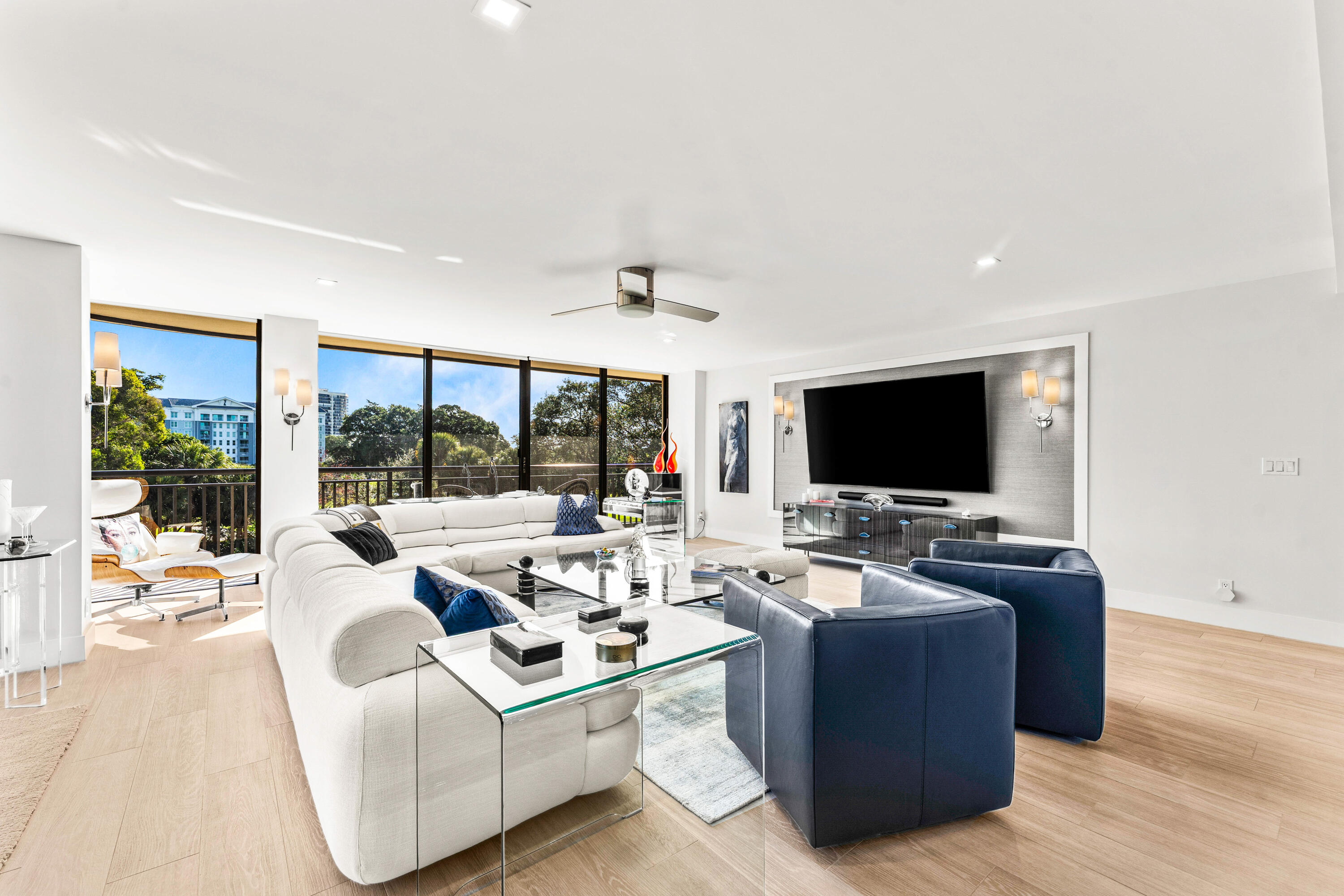 2427 Presidential Way 404