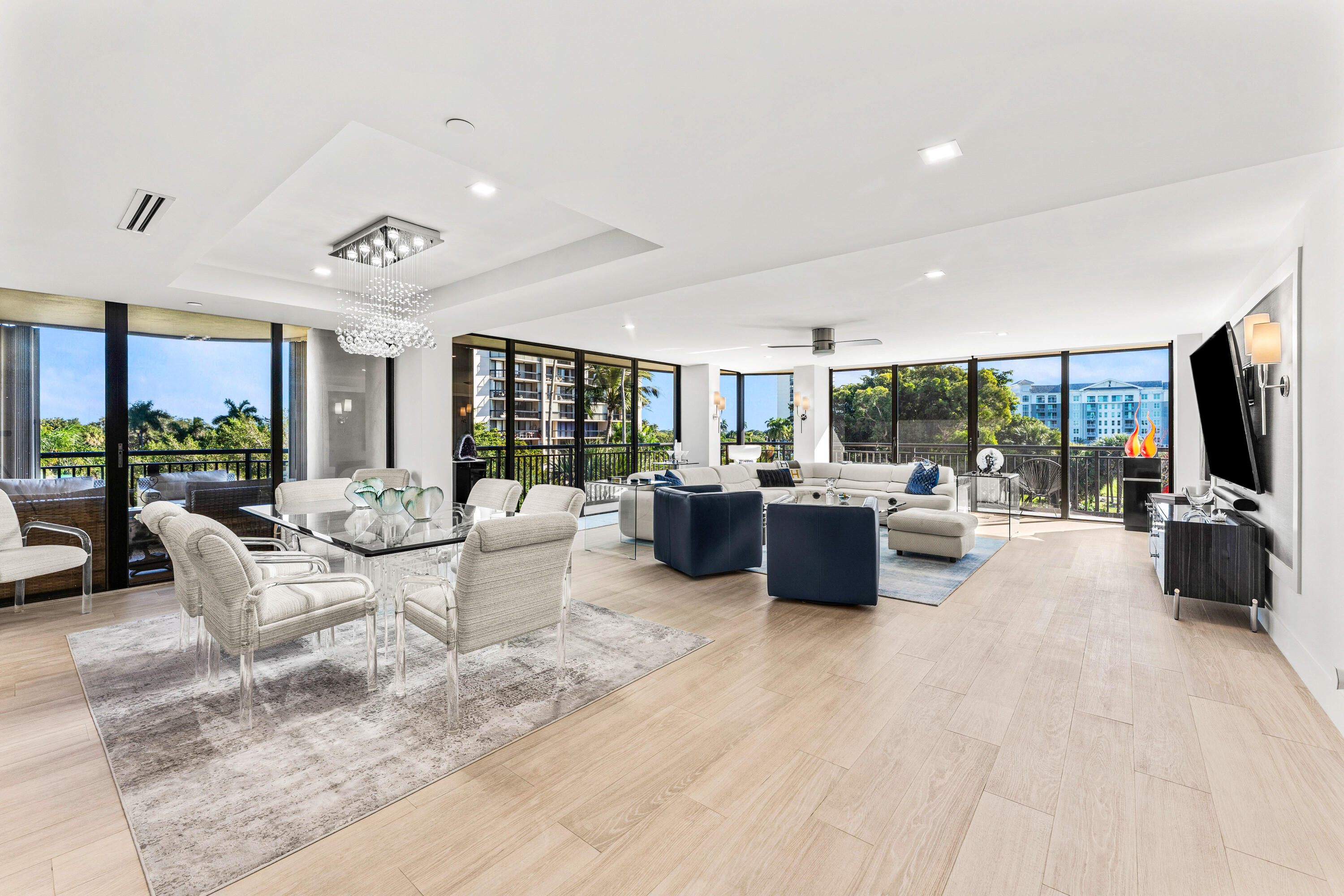 2427 Presidential Way 404