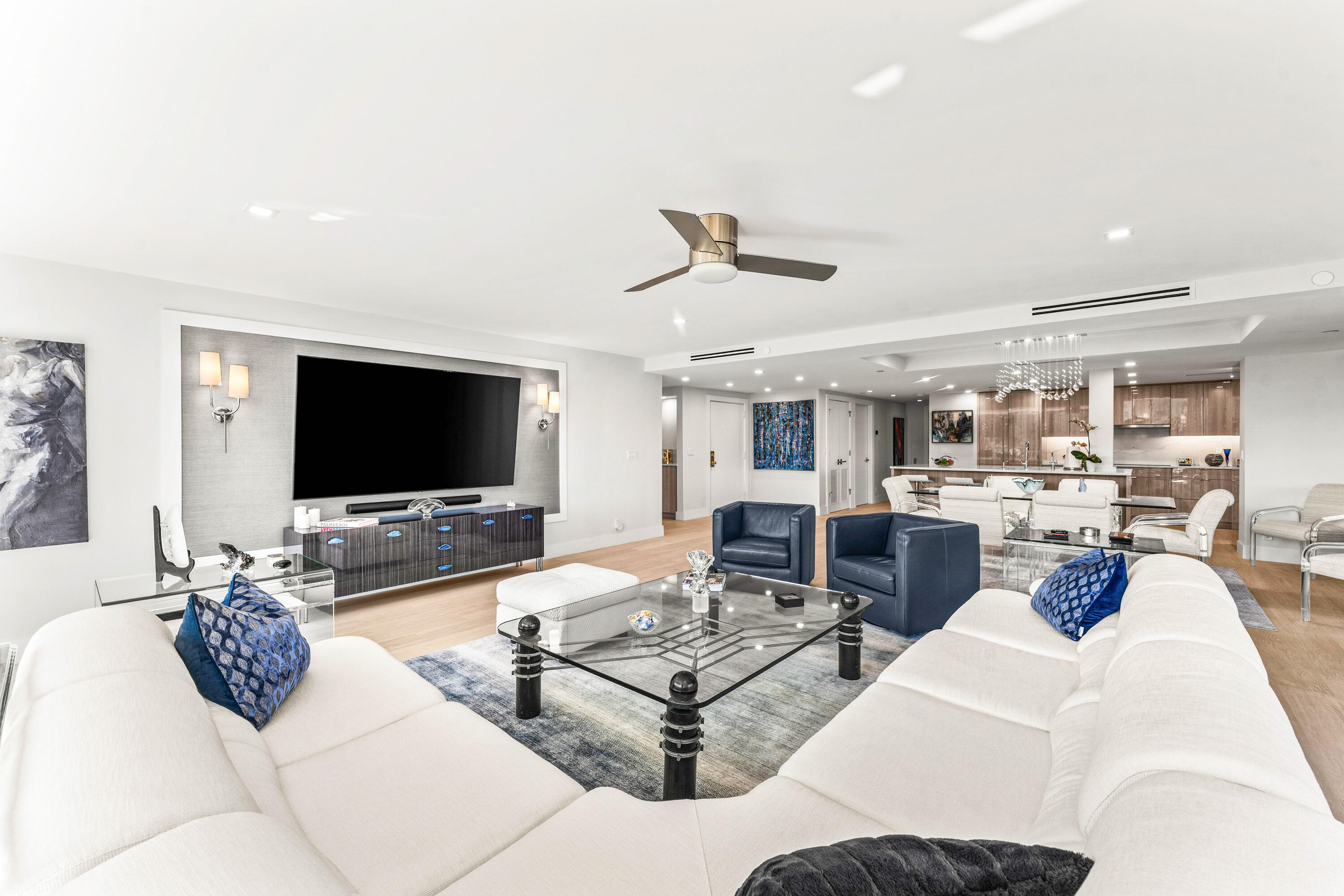 2427 Presidential Way 404