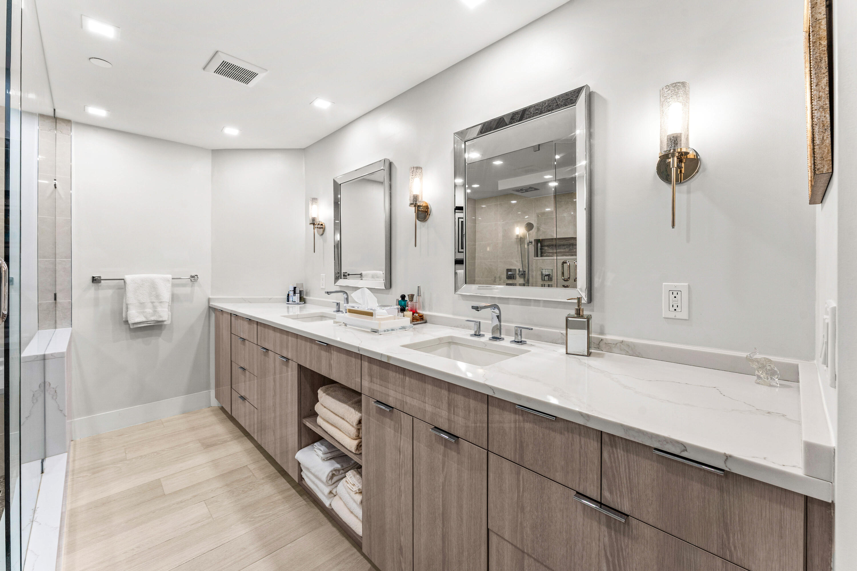 2427 Presidential Way 404