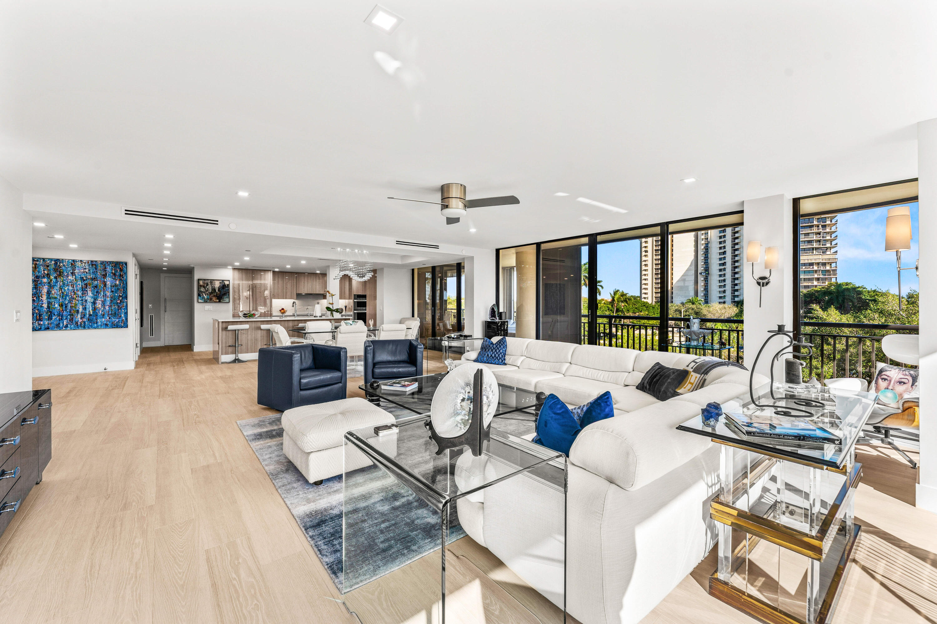 2427 Presidential Way 404