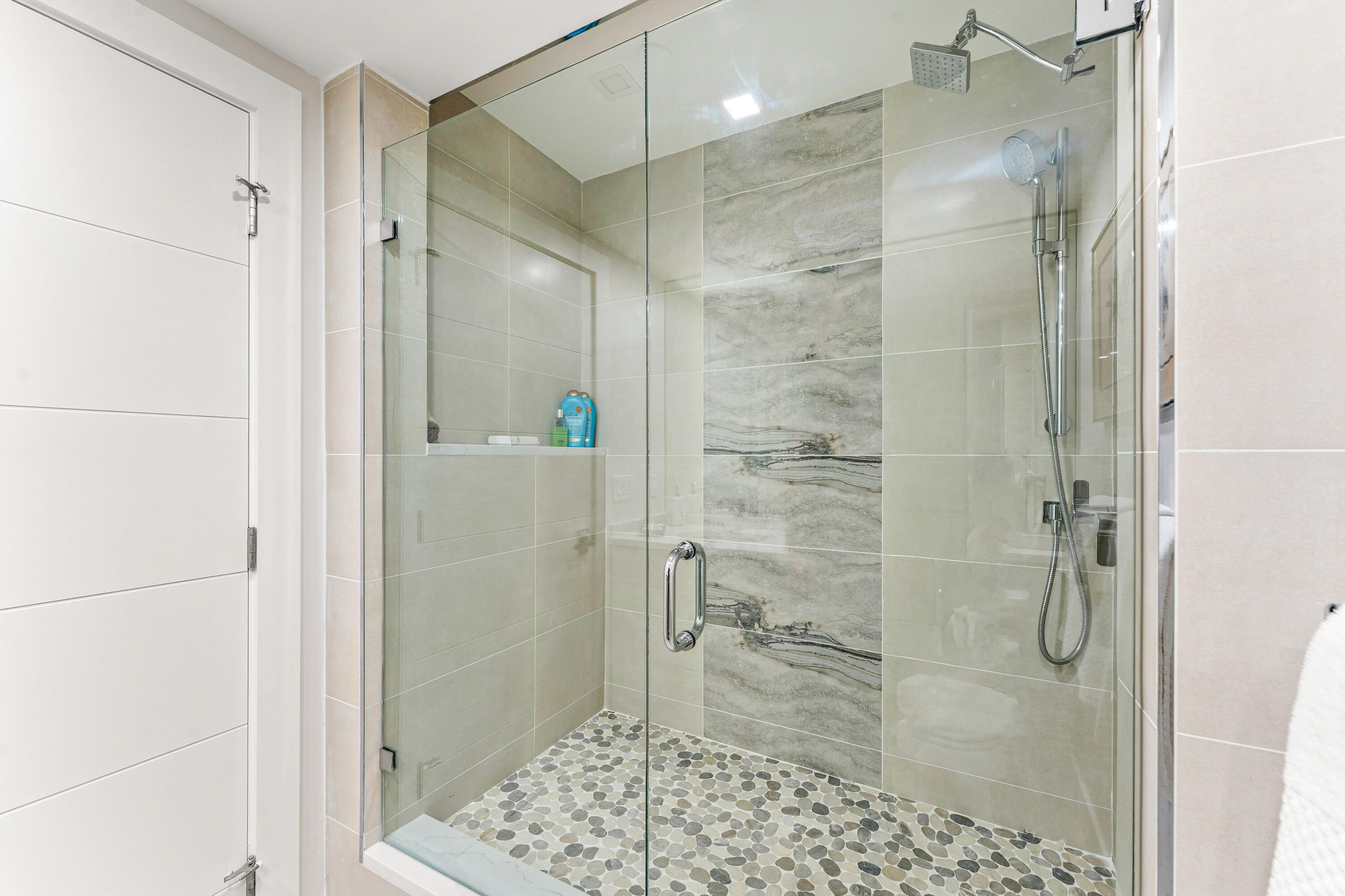 2427 Presidential Way 404