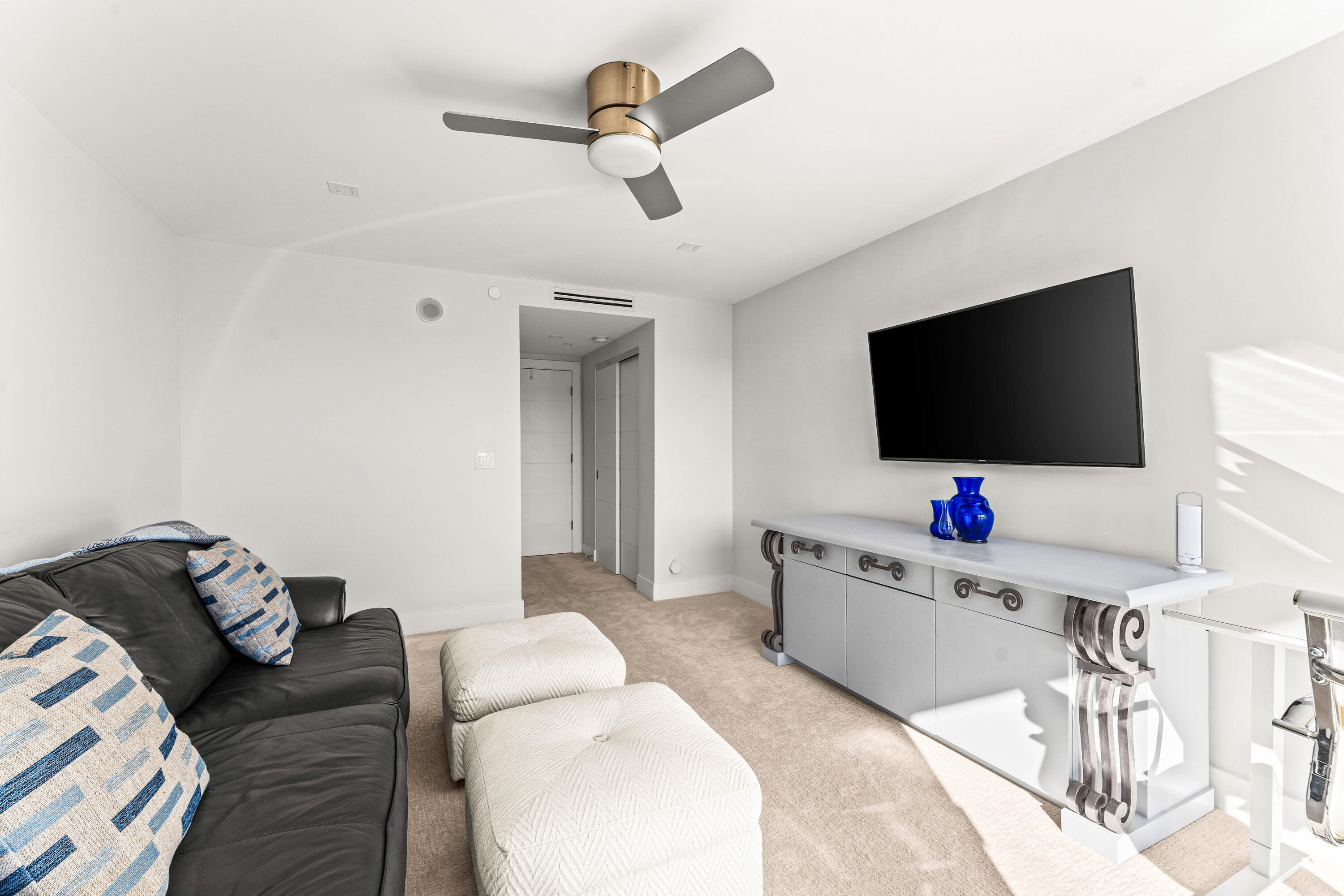 2427 Presidential Way 404