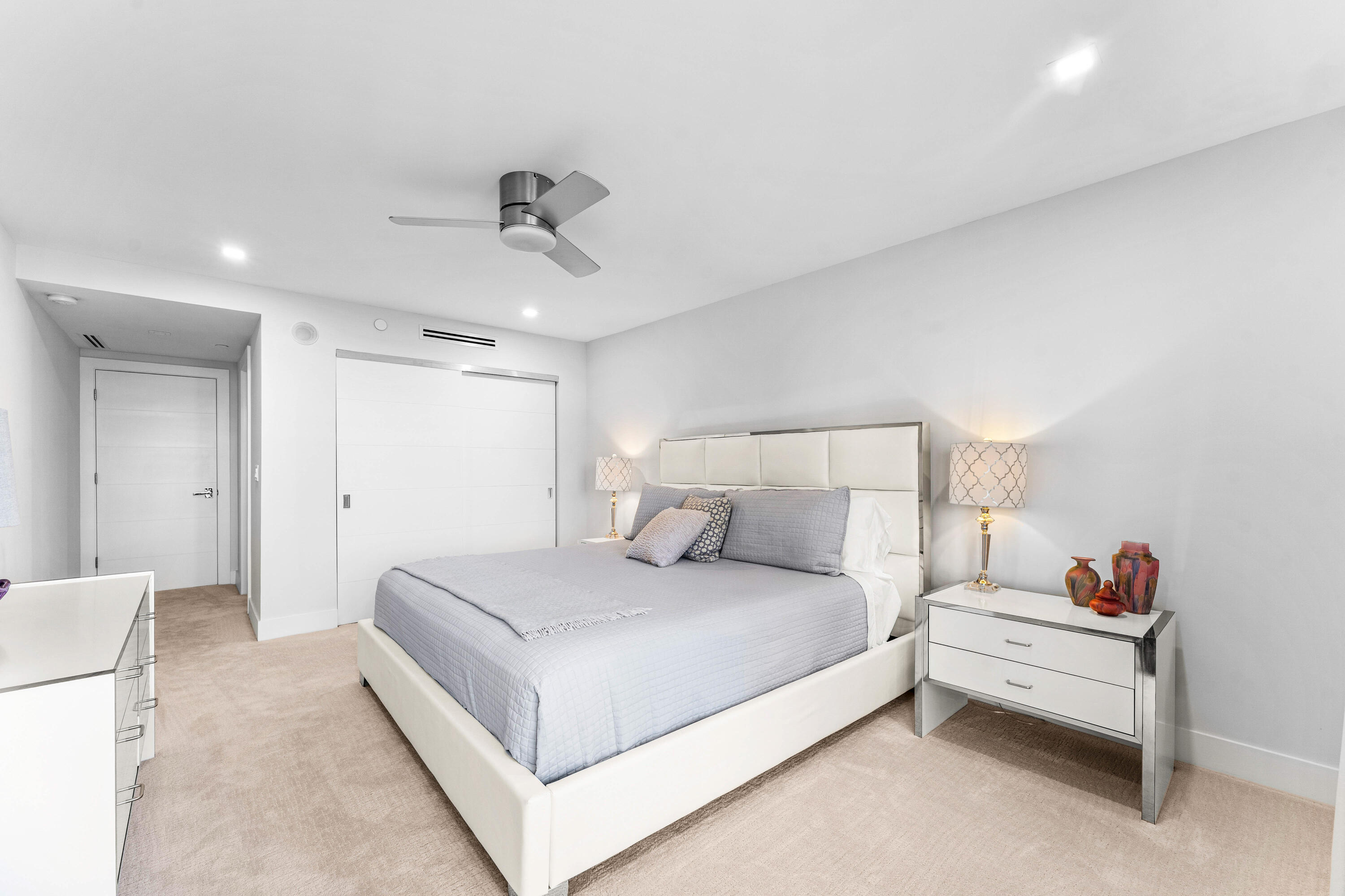 2427 Presidential Way 404