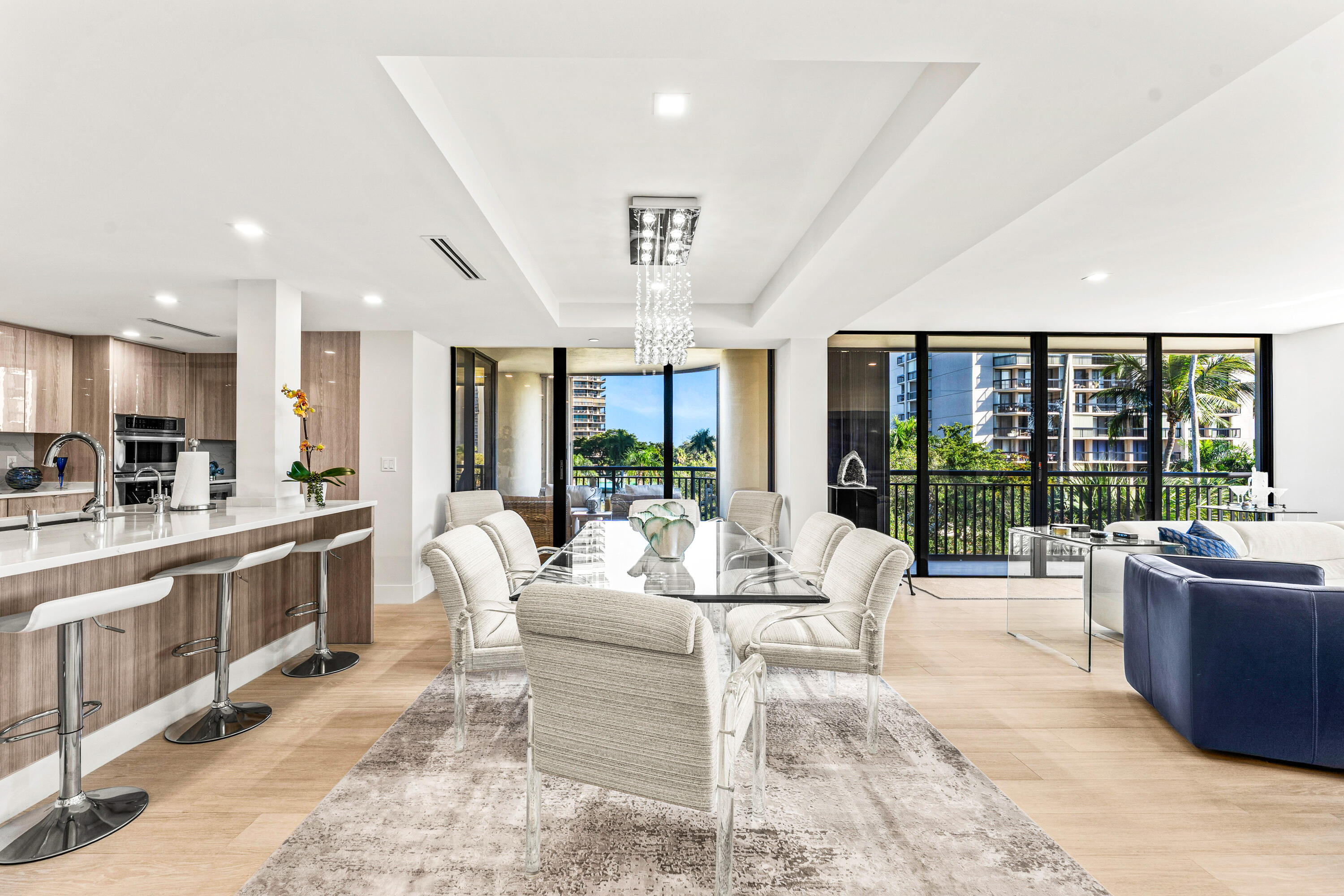 2427 Presidential Way 404