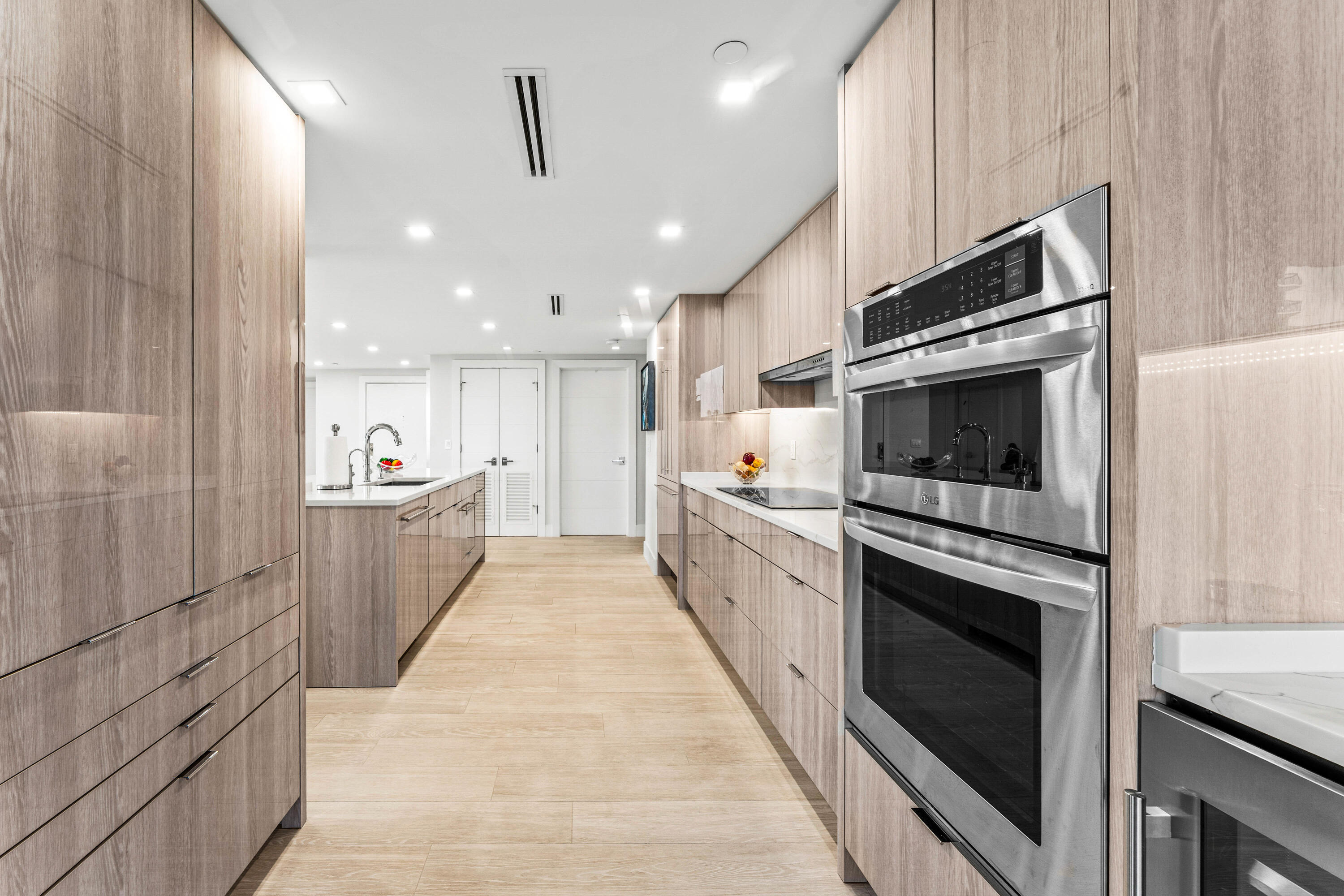 2427 Presidential Way 404