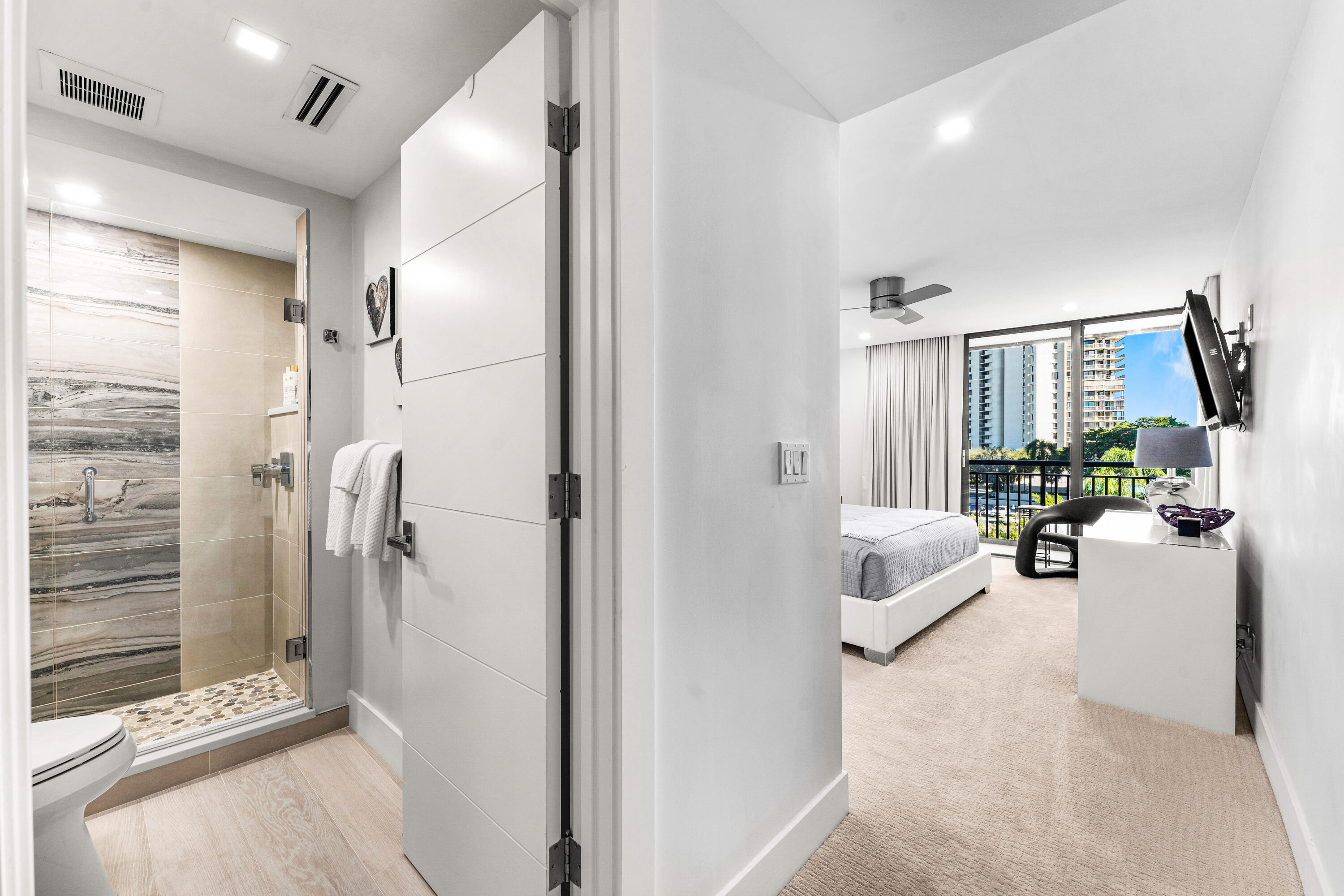 2427 Presidential Way 404