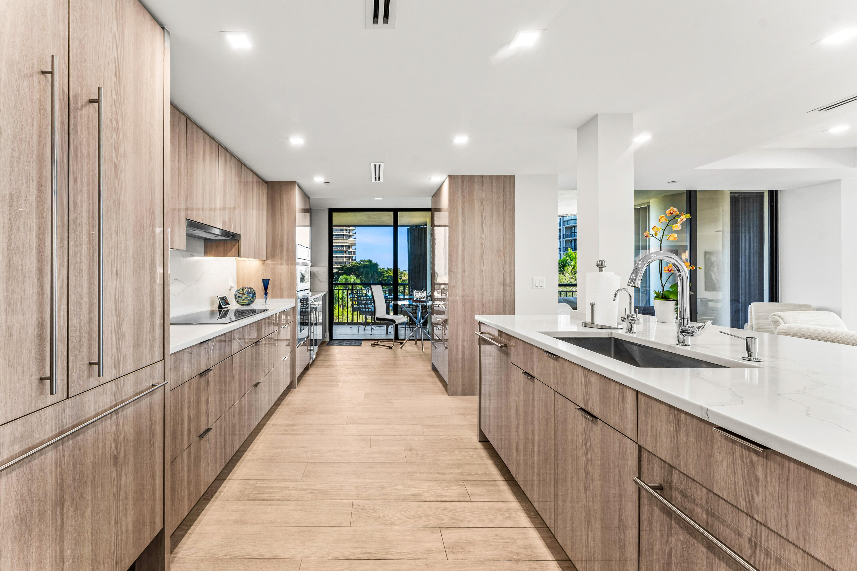 2427 Presidential Way 404