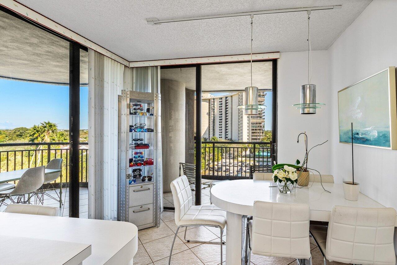 2427 Presidential Way 701