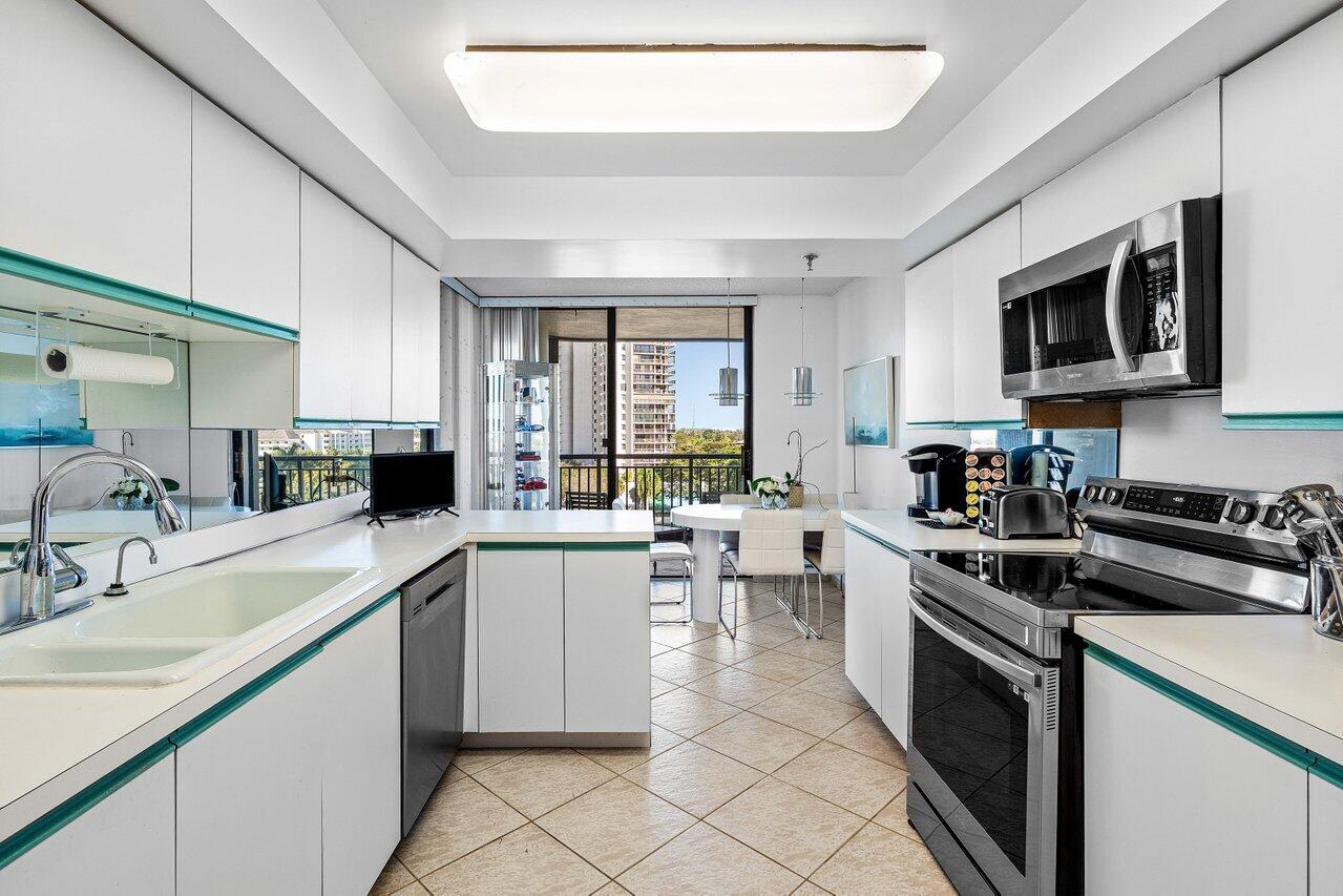 2427 Presidential Way 701