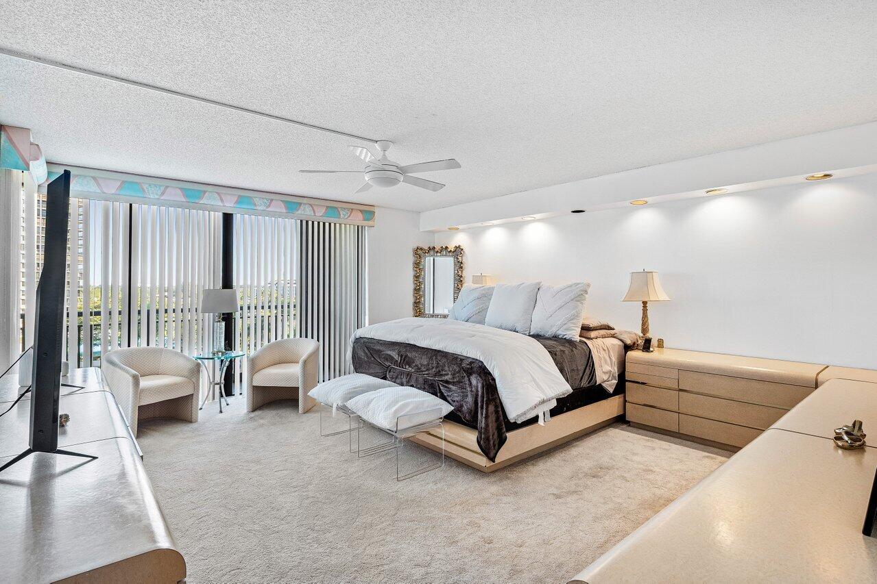 2427 Presidential Way 701