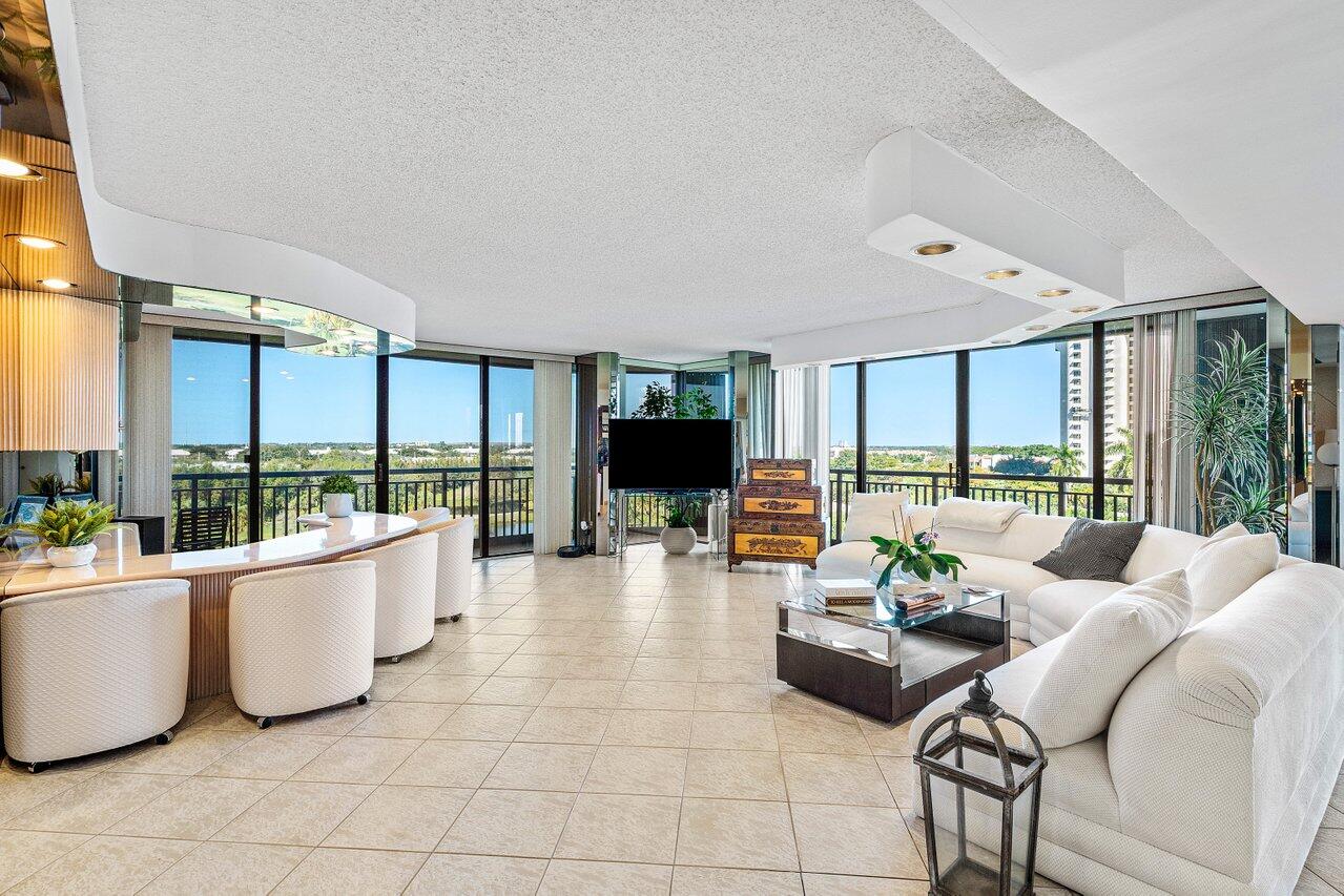 2427 Presidential Way 701