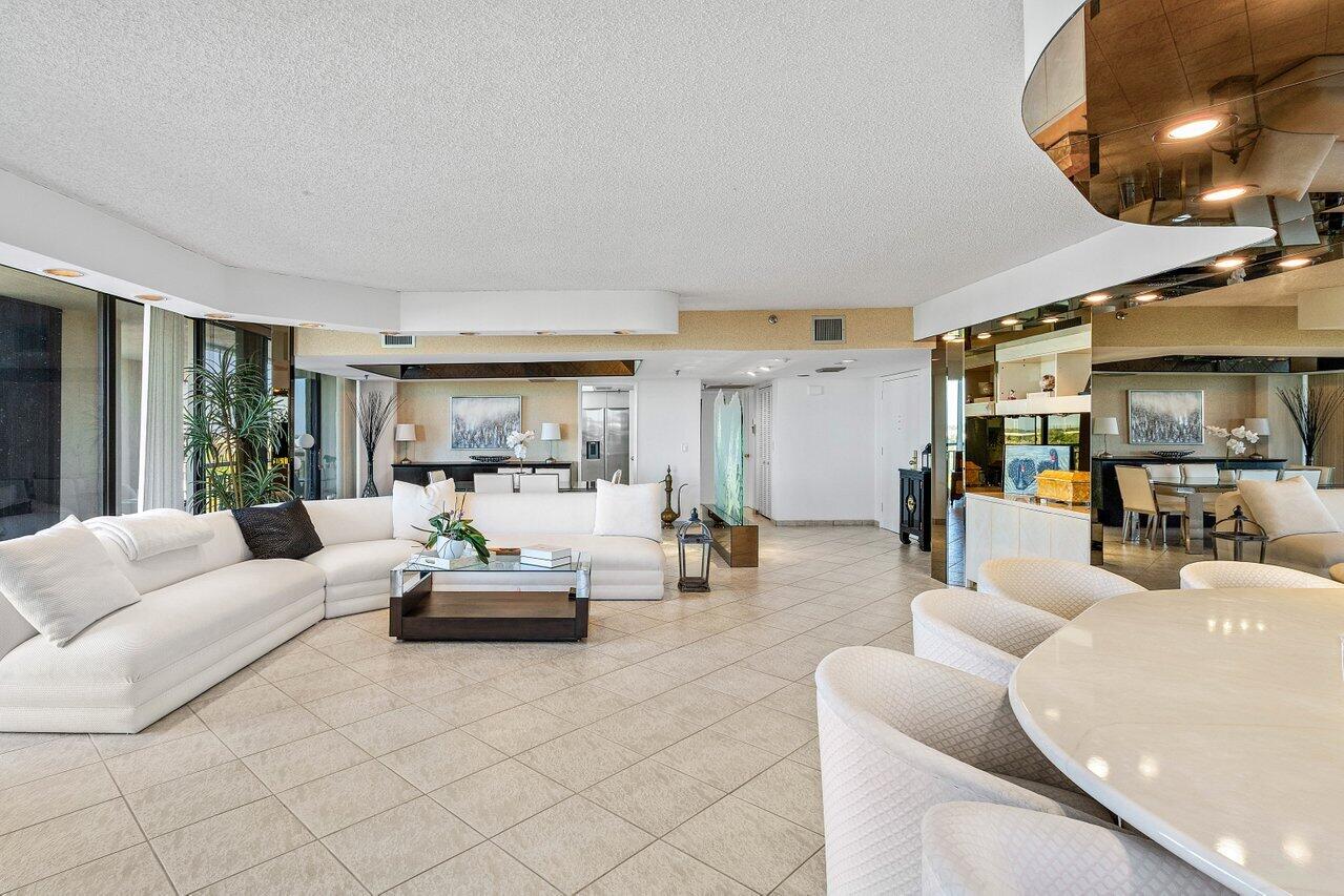 2427 Presidential Way 701