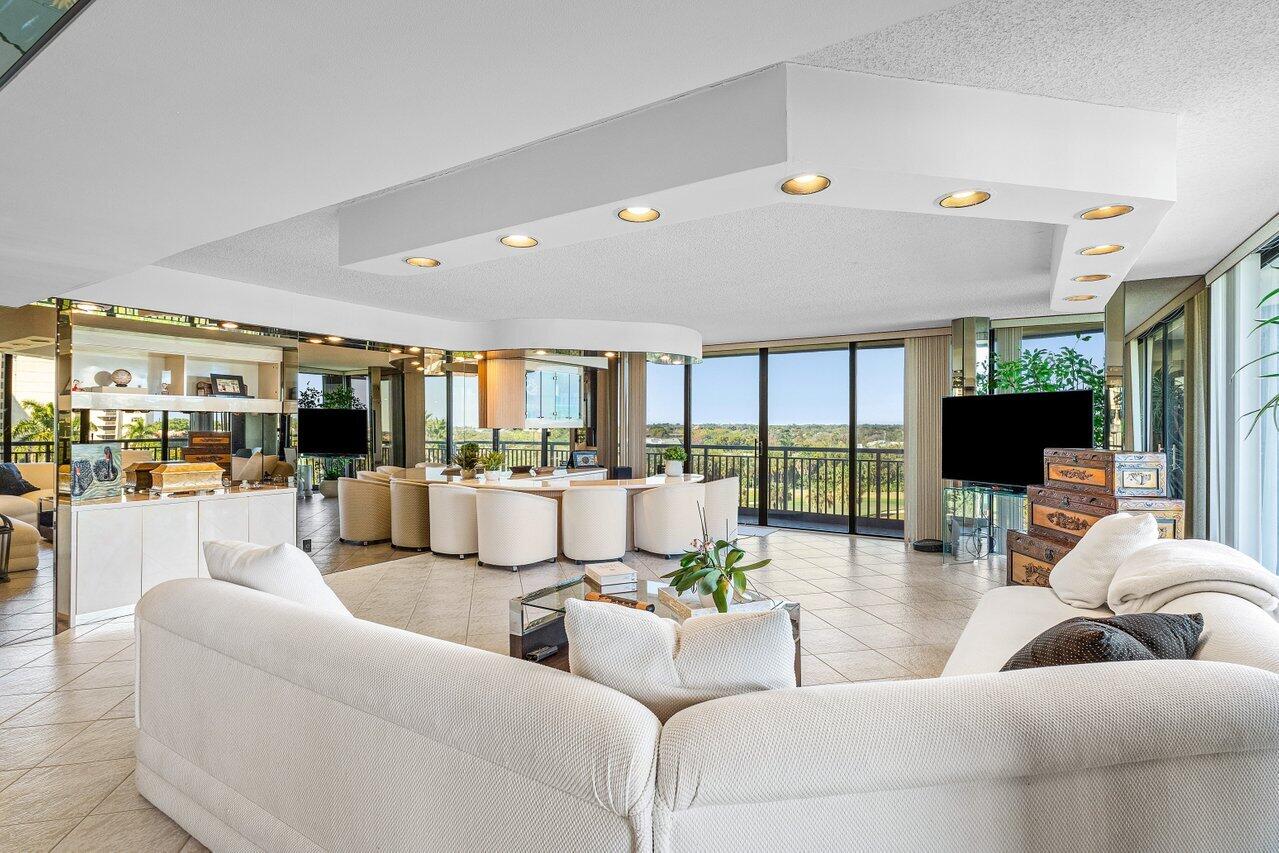 2427 Presidential Way 701