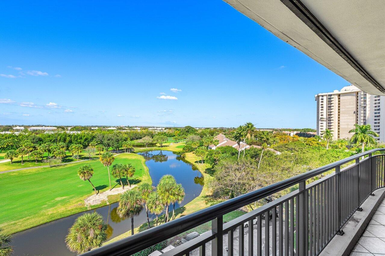 2427 Presidential Way 701