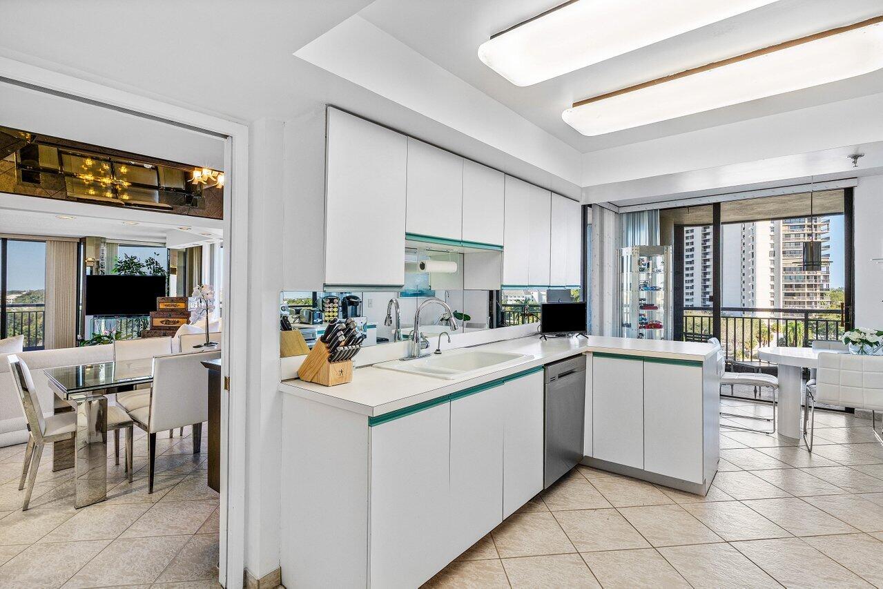 2427 Presidential Way 701