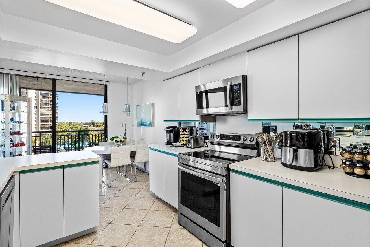 2427 Presidential Way 701