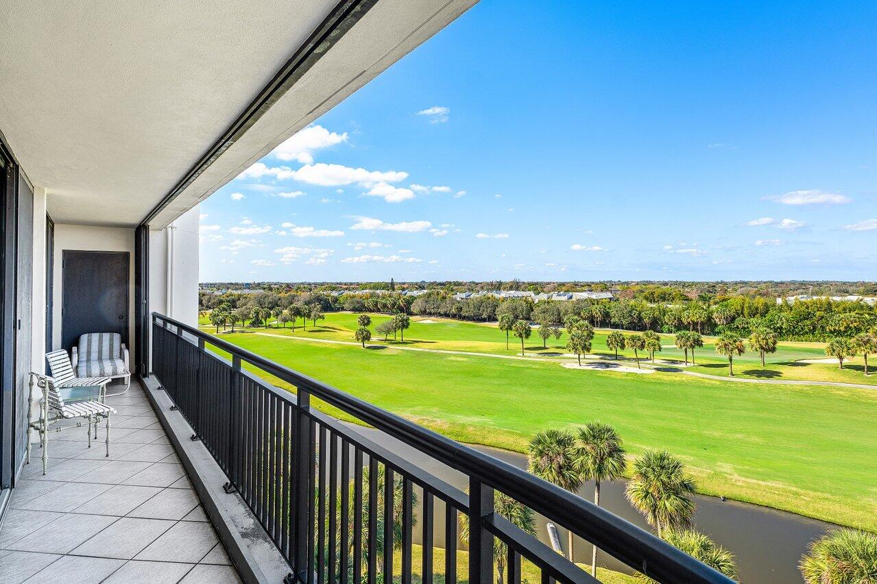 2427 Presidential Way 701