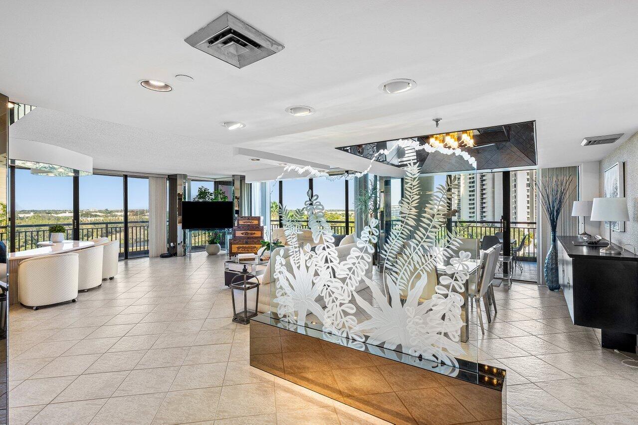 2427 Presidential Way 701