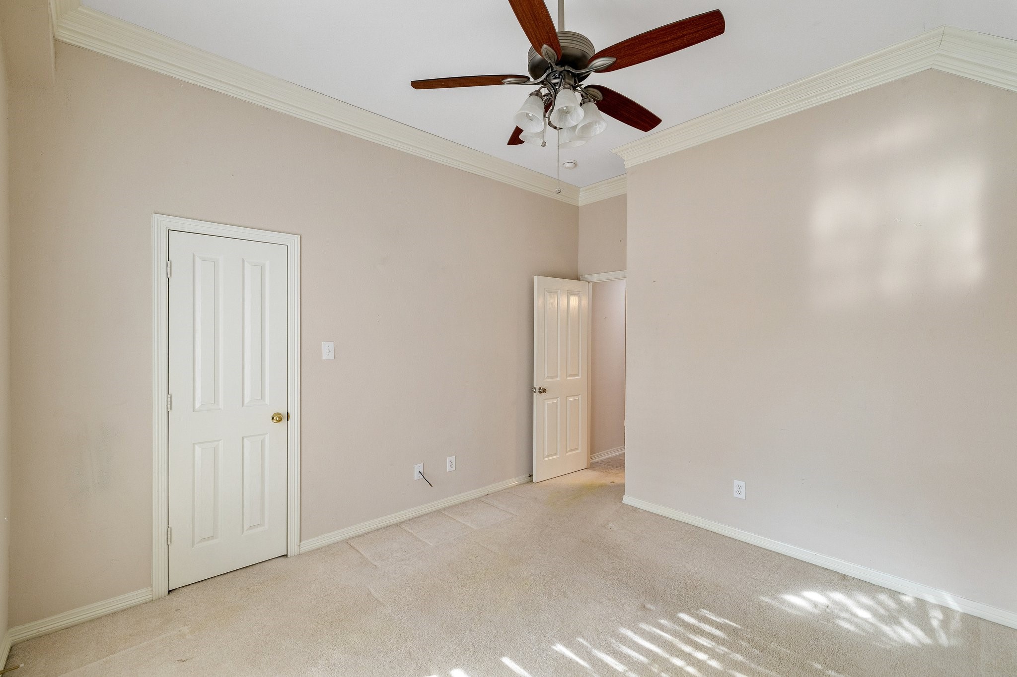 2821 Lago Vista Lane