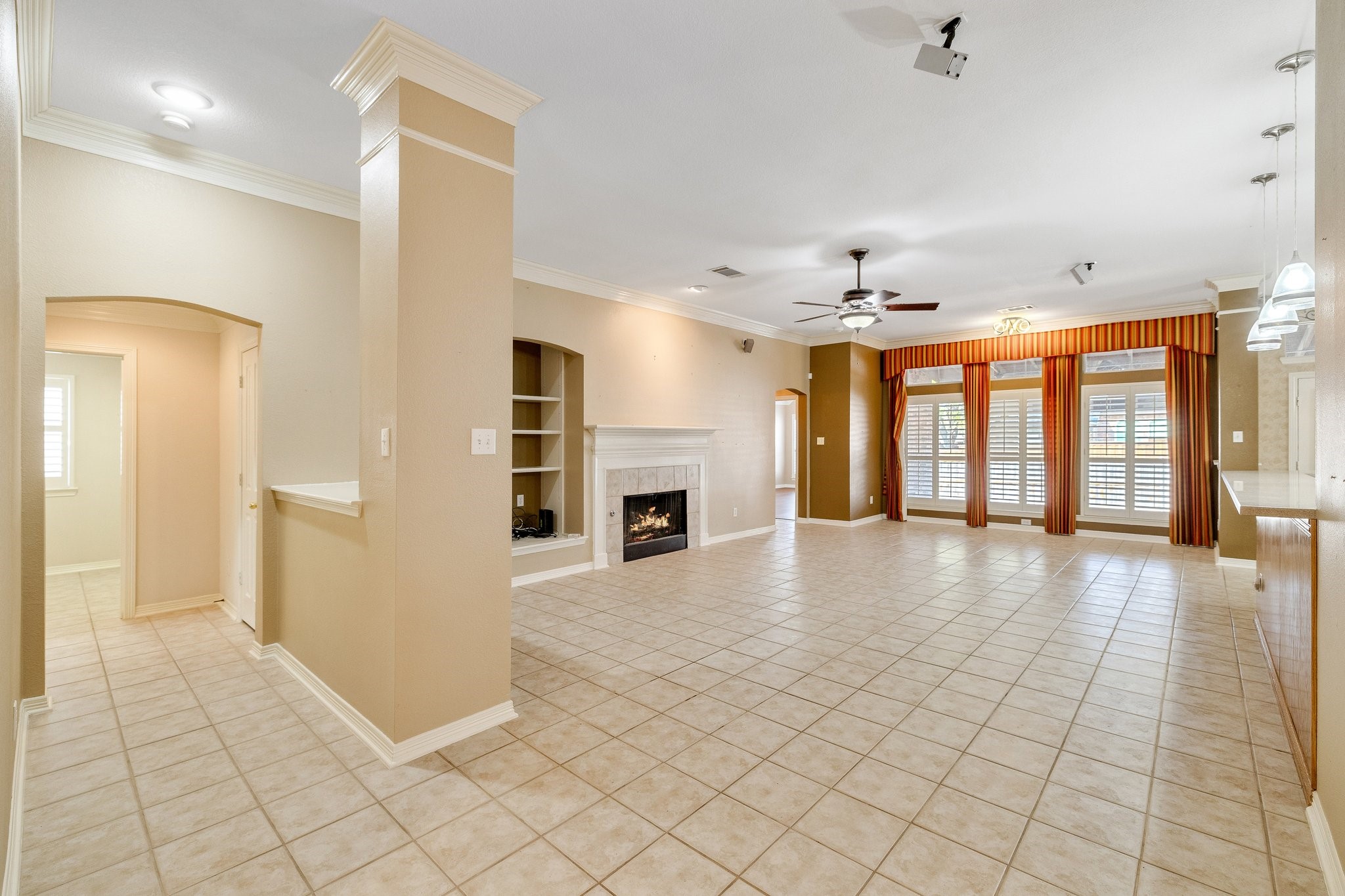 2821 Lago Vista Lane