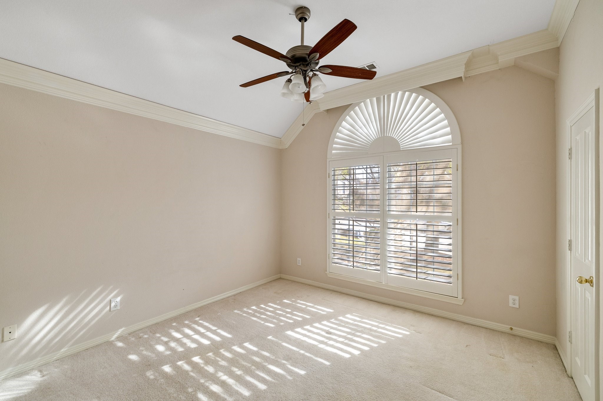 2821 Lago Vista Lane