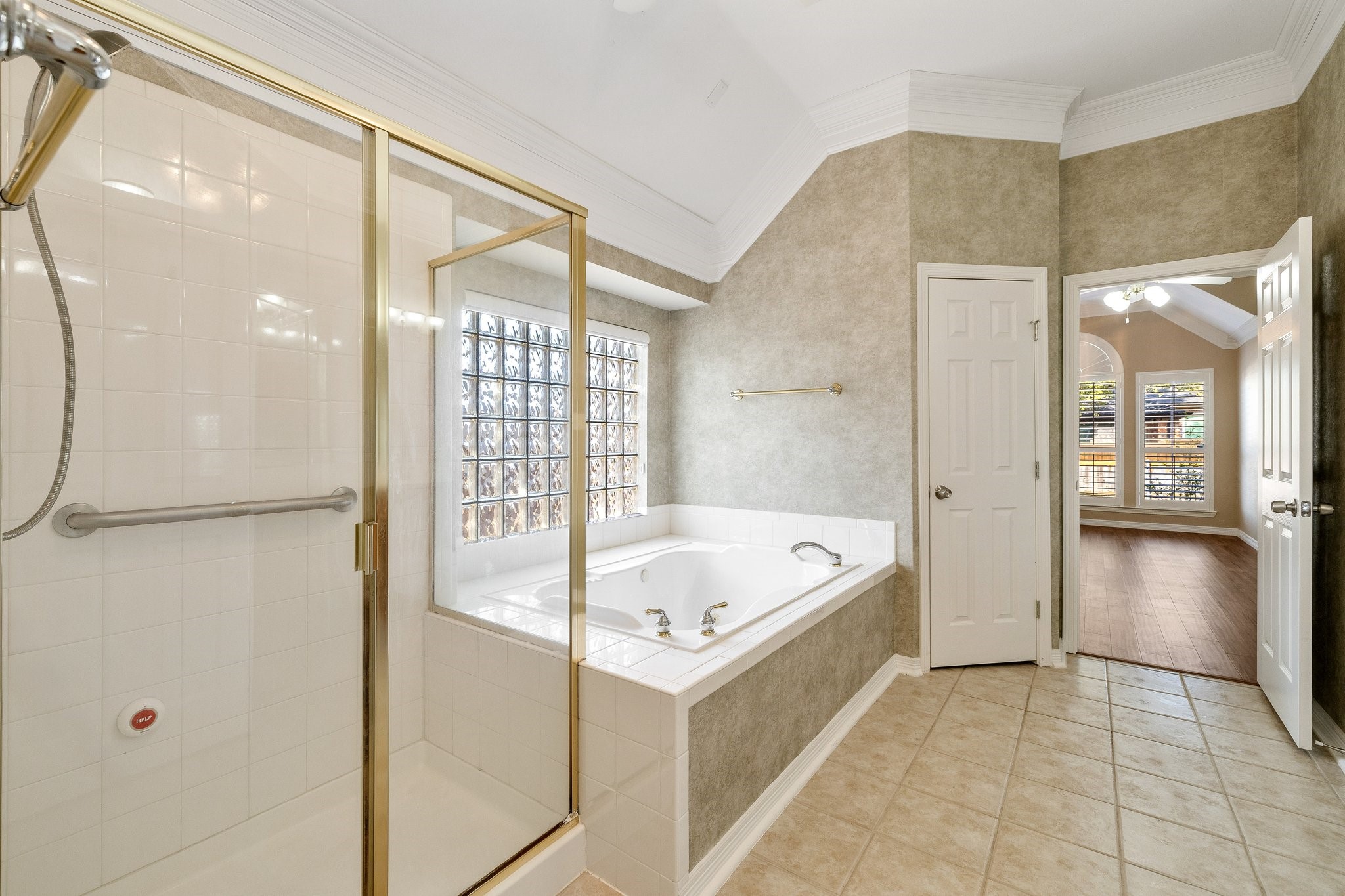 2821 Lago Vista Lane