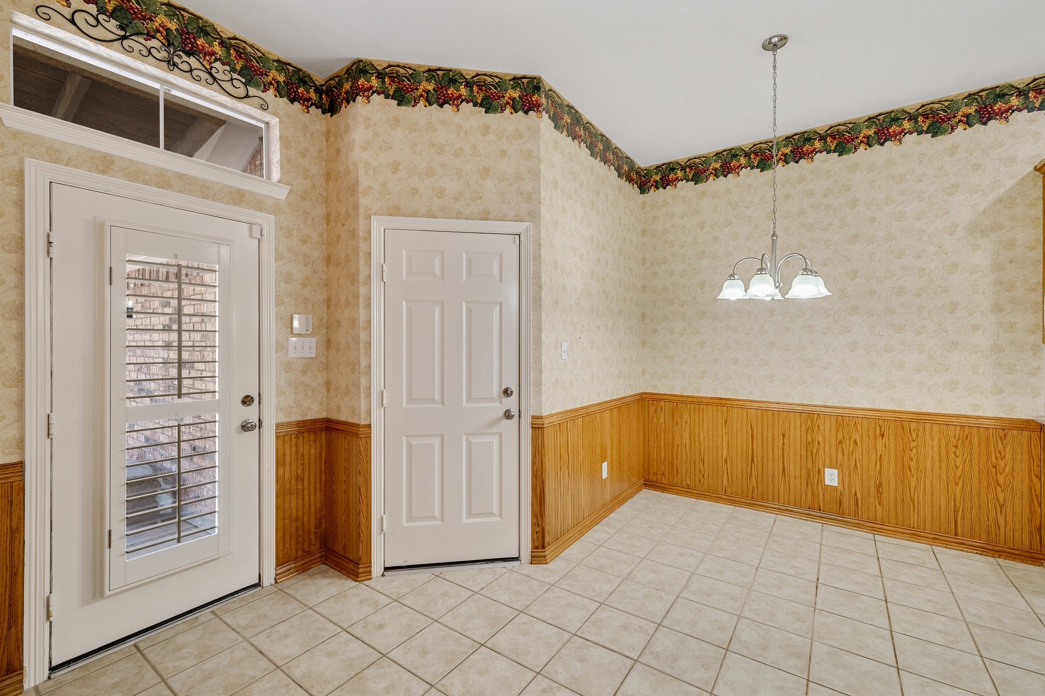 2821 Lago Vista Lane