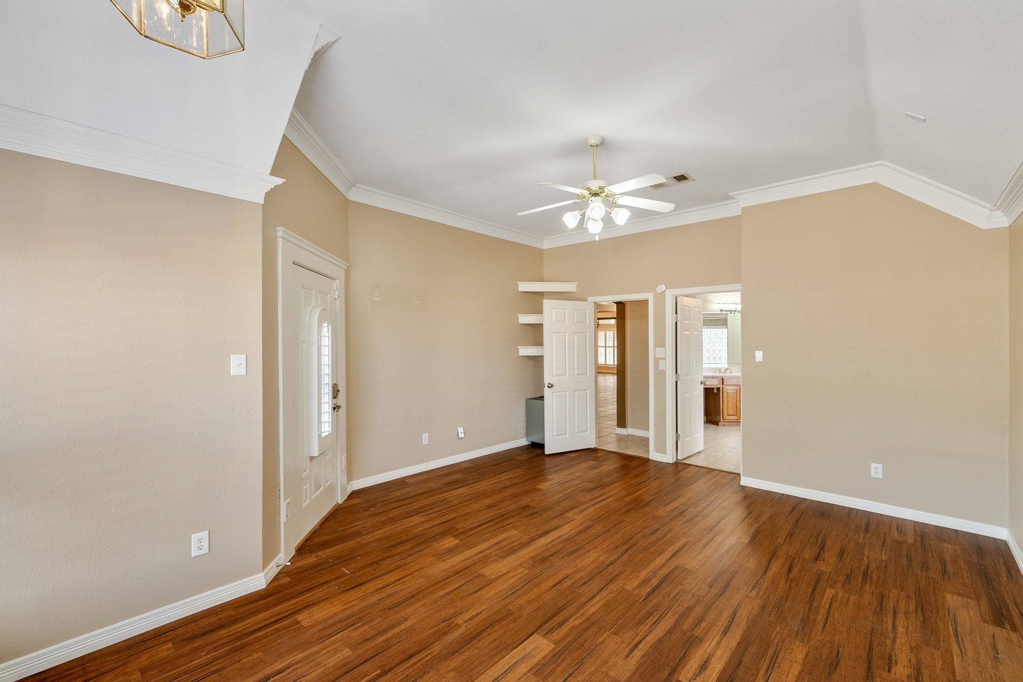 2821 Lago Vista Lane