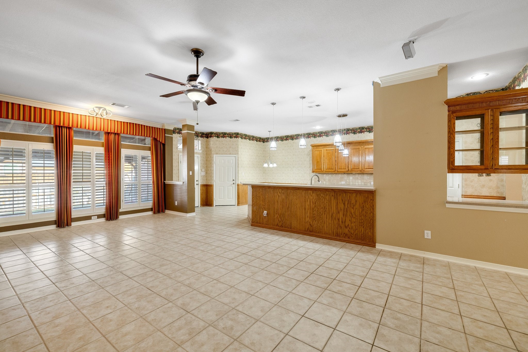 2821 Lago Vista Lane