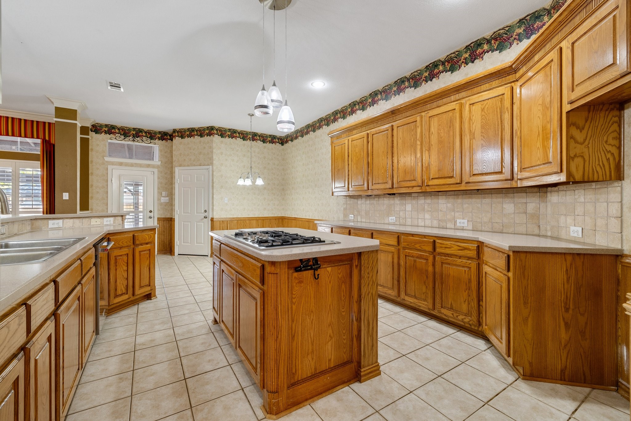 2821 Lago Vista Lane