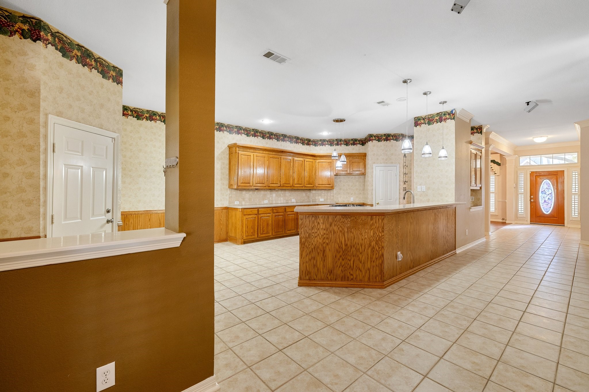 2821 Lago Vista Lane