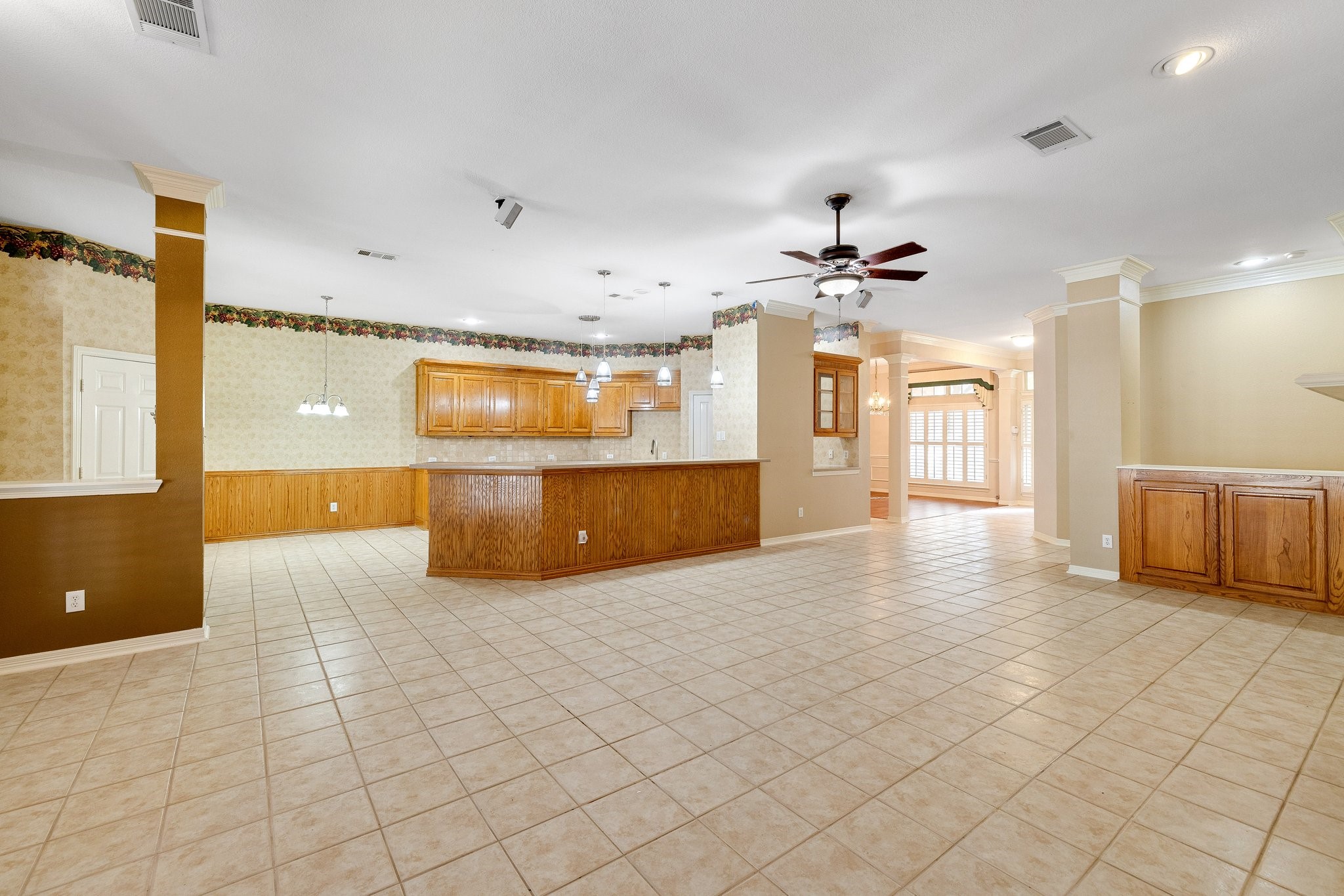 2821 Lago Vista Lane