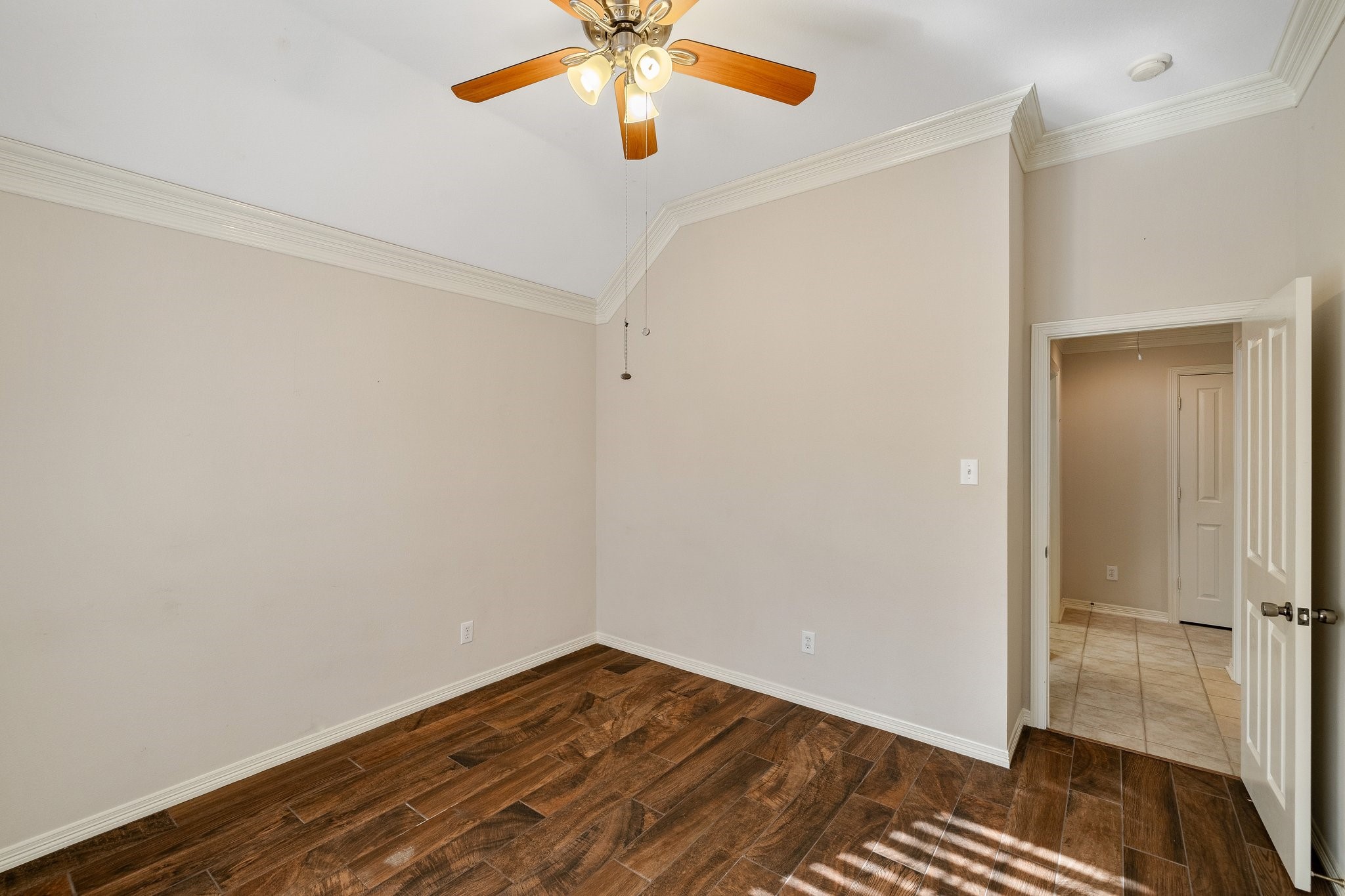 2821 Lago Vista Lane