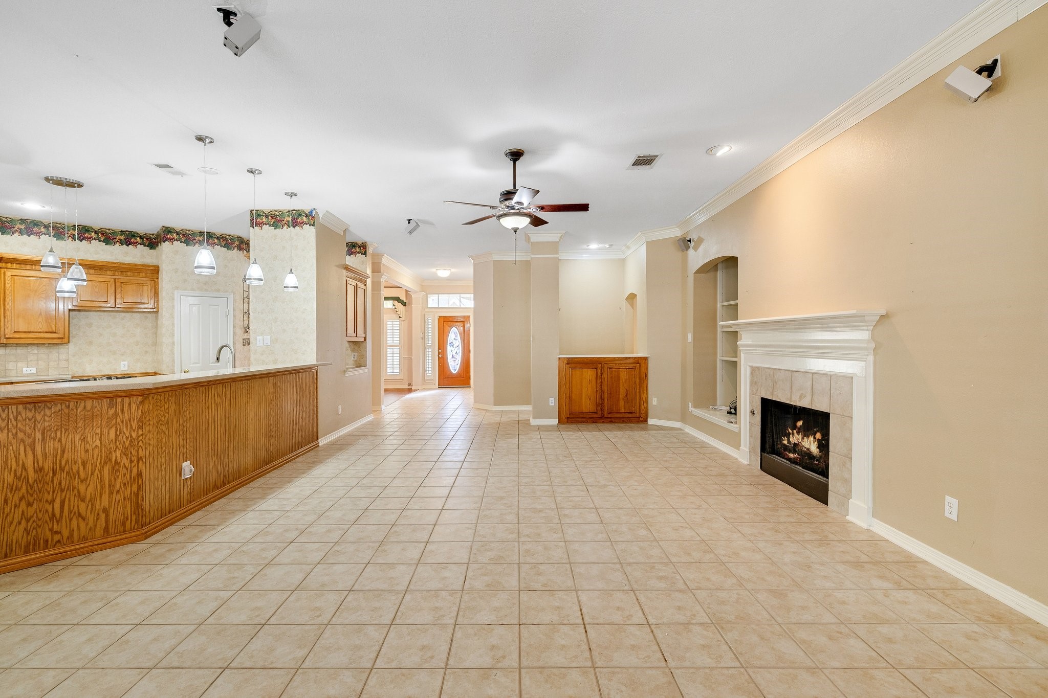 2821 Lago Vista Lane