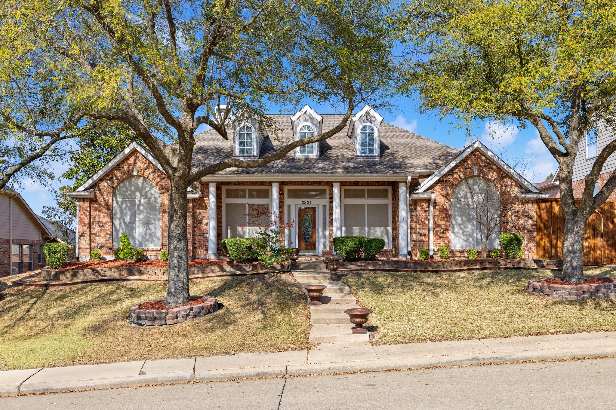 2821 Lago Vista Lane