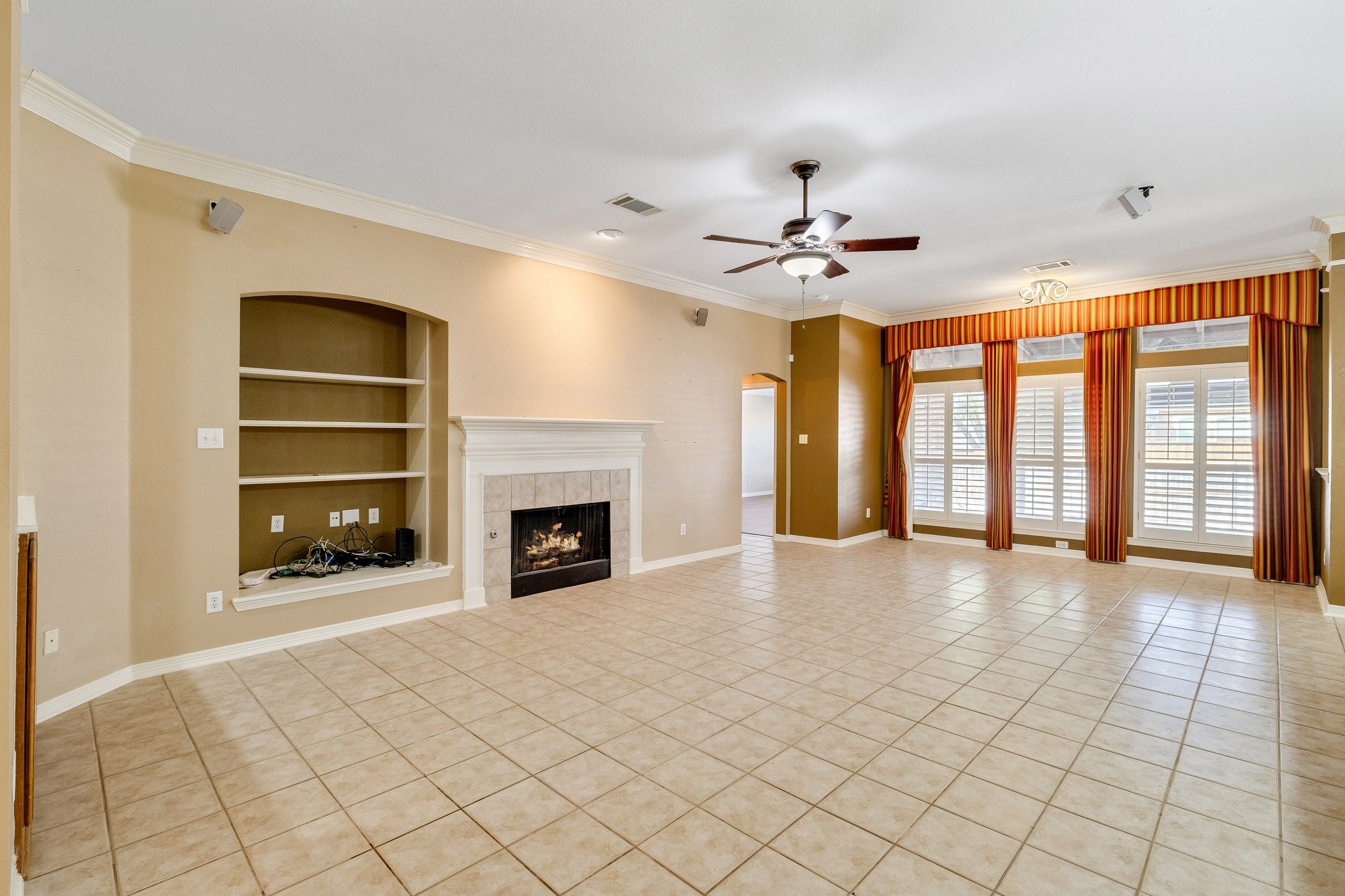 2821 Lago Vista Lane