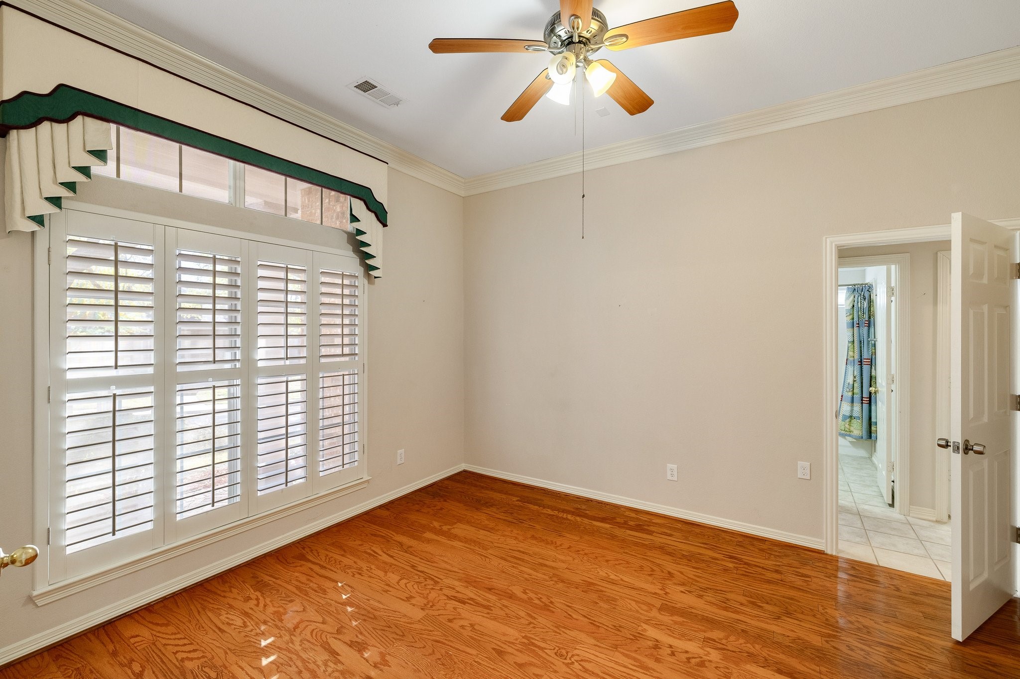 2821 Lago Vista Lane