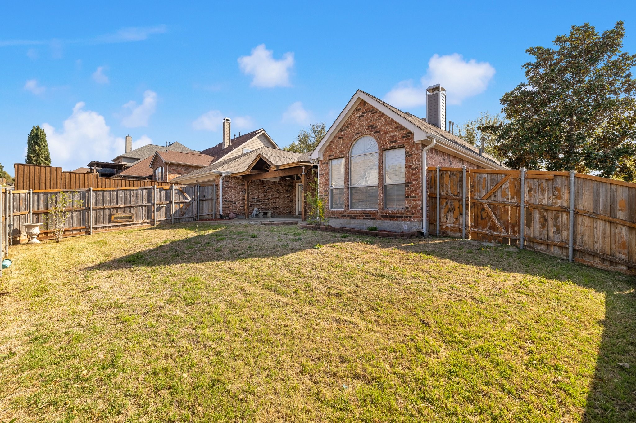 2821 Lago Vista Lane