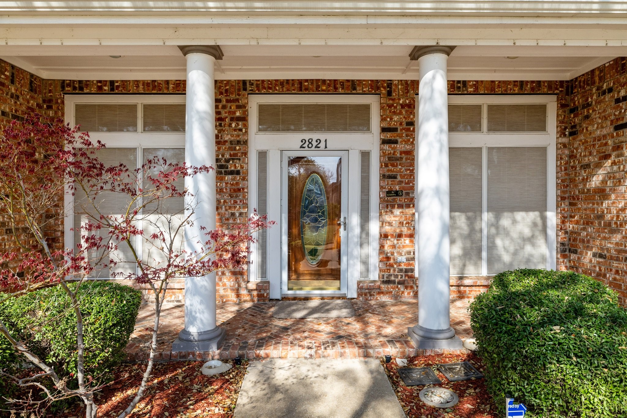 2821 Lago Vista Lane
