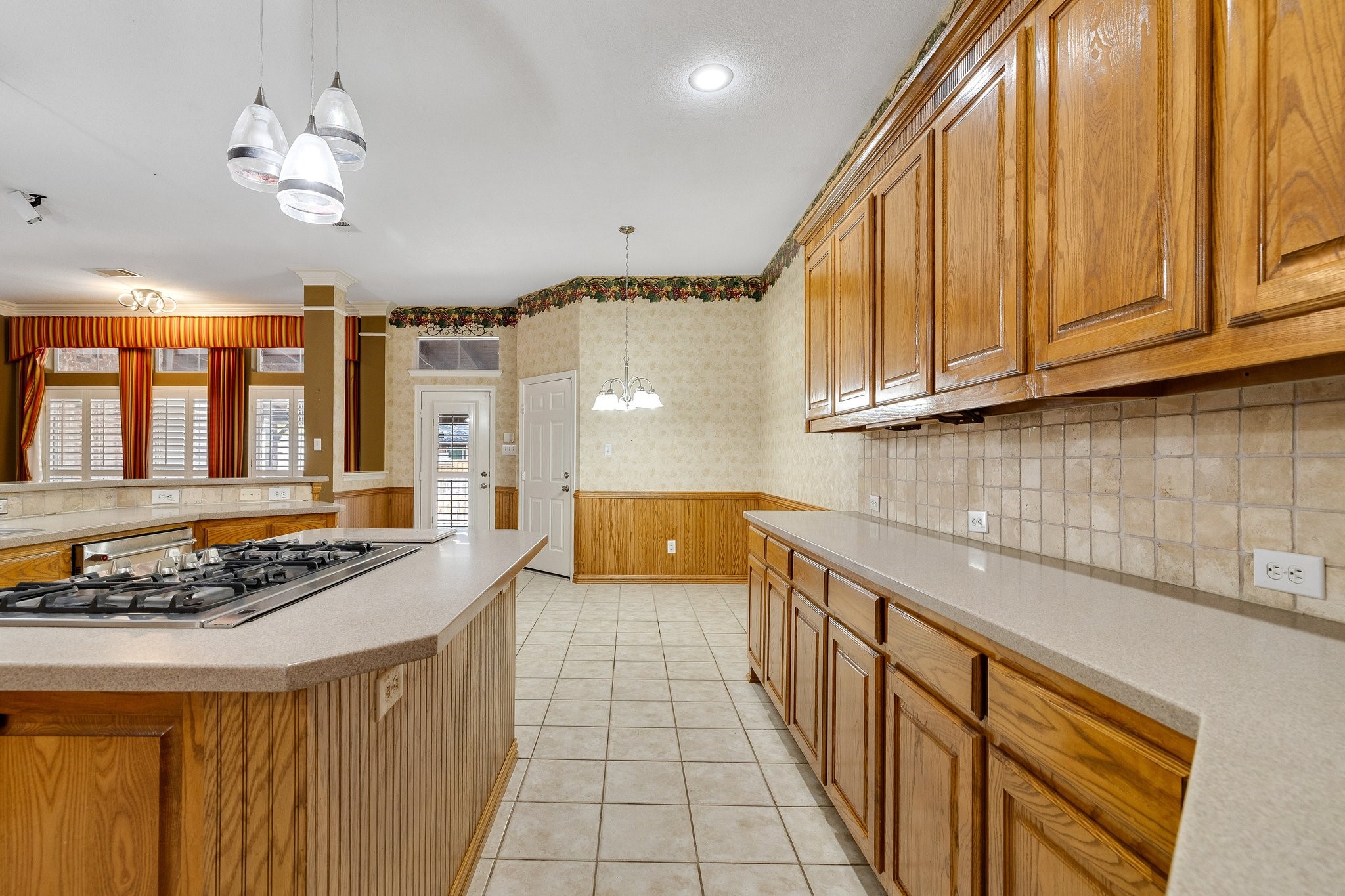 2821 Lago Vista Lane