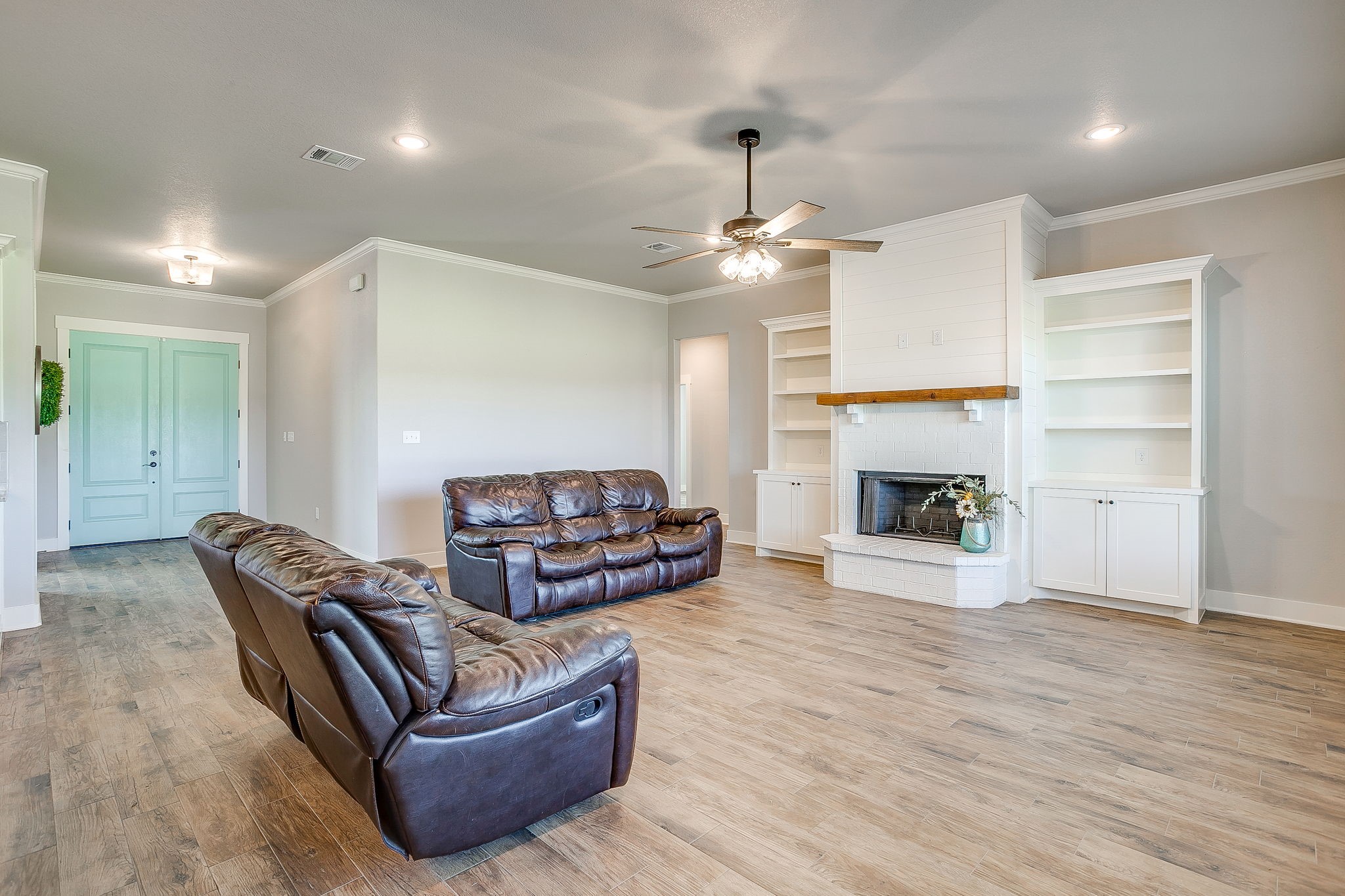 1053 Paradise Parkway