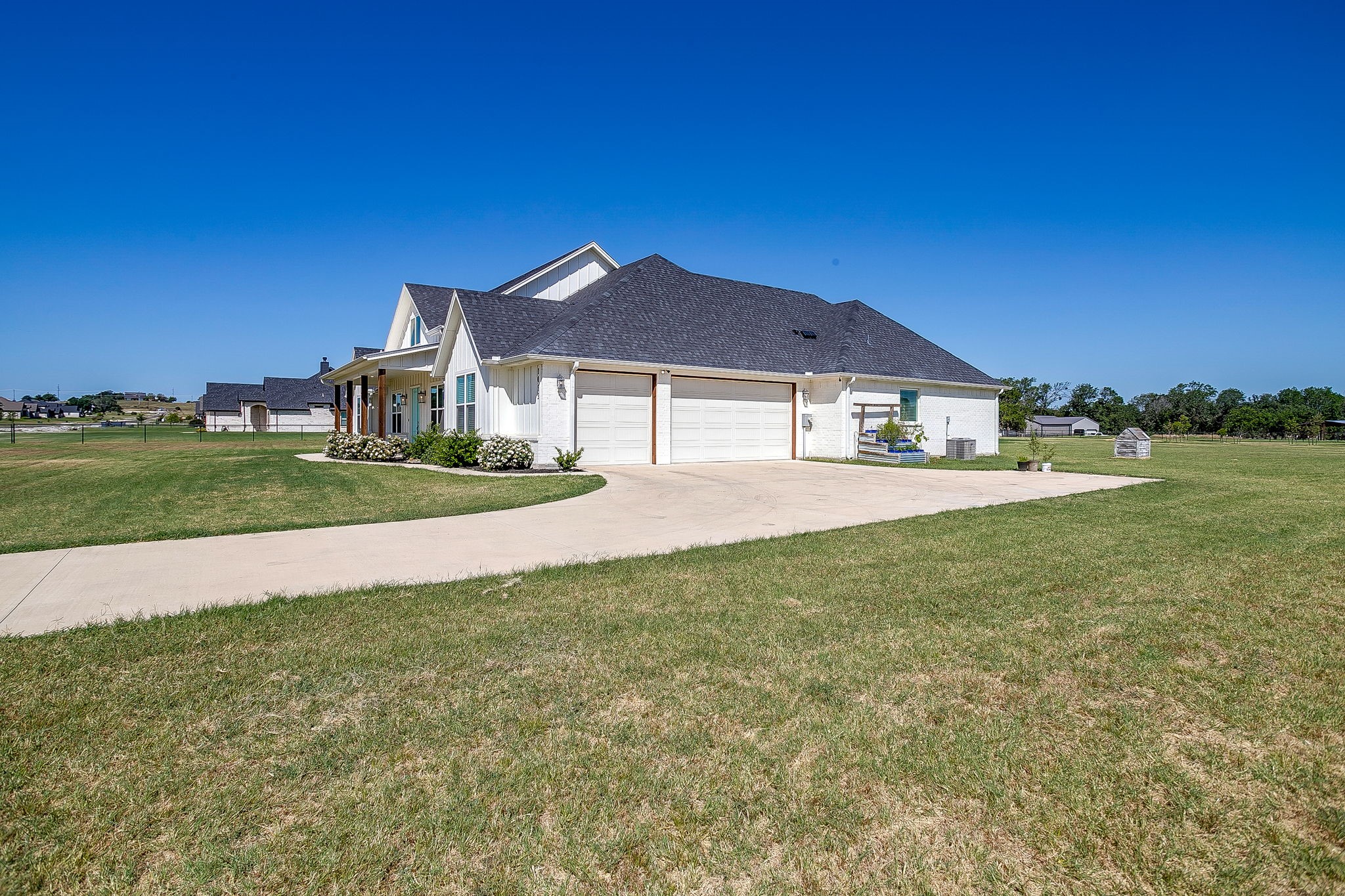 1053 Paradise Parkway