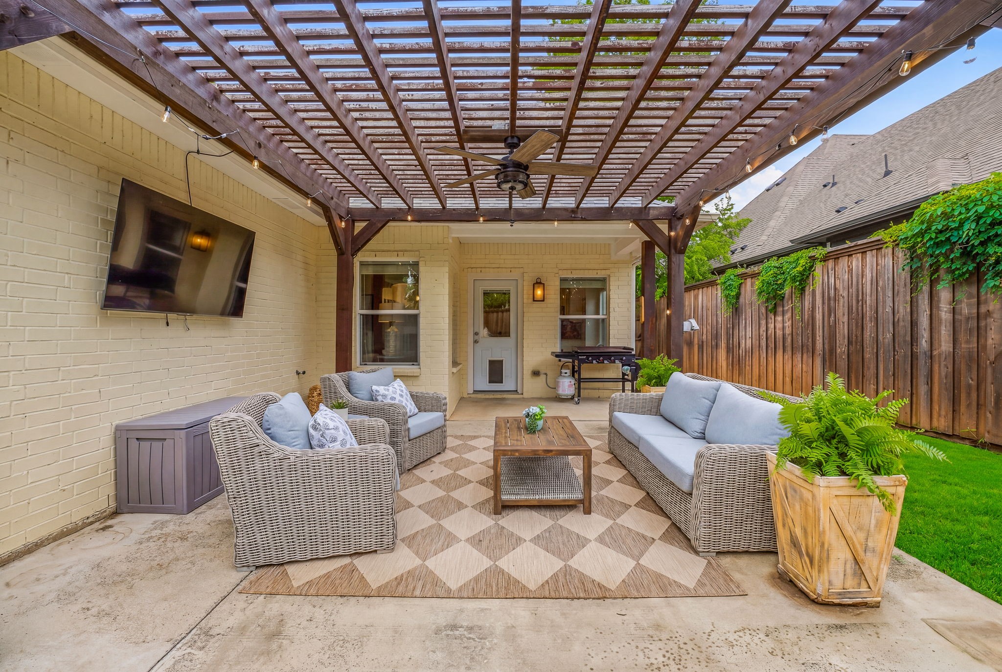 713 N Bailey Avenue