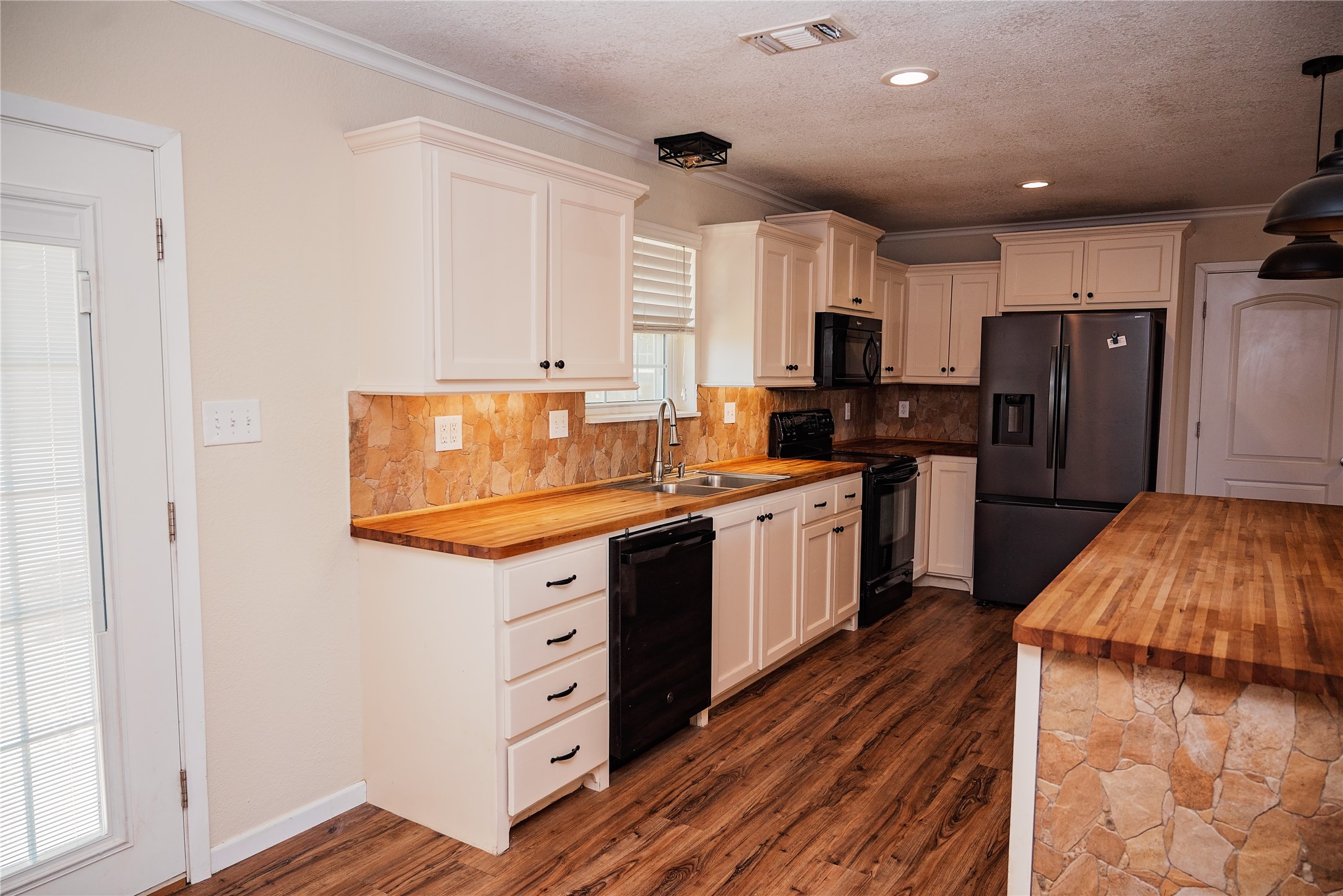 1102 Conner