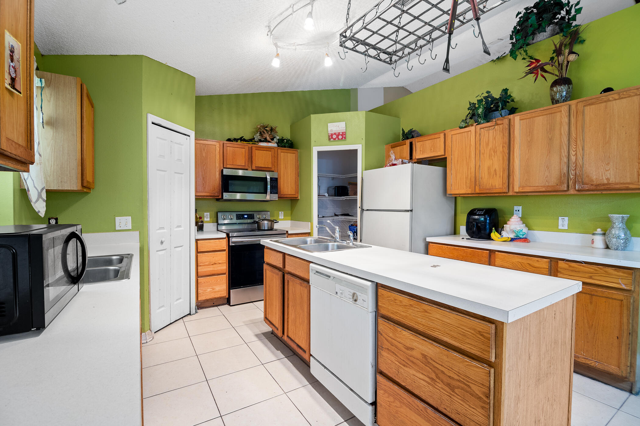 709 Waikiki Avenue NW